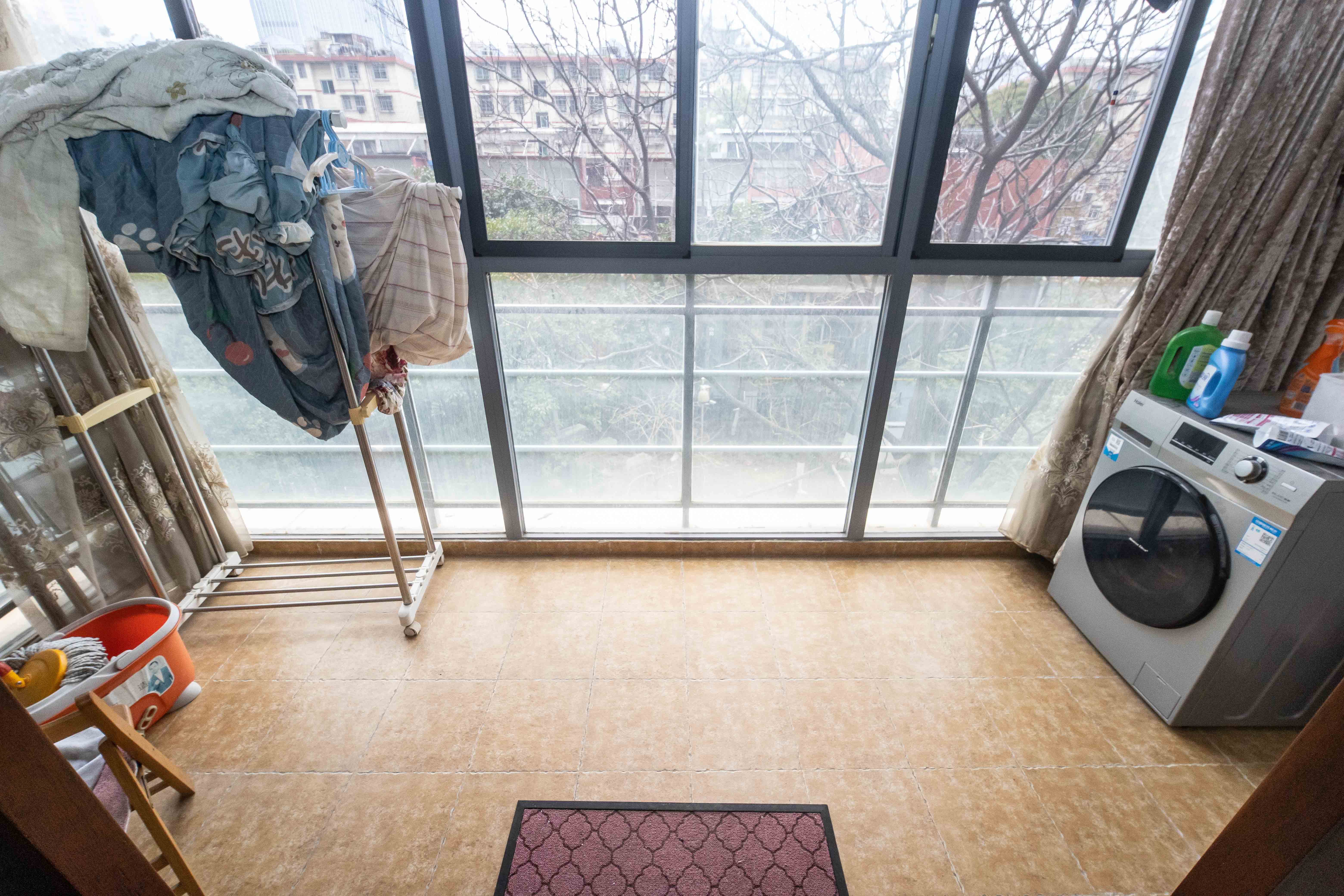 银港水晶城  4室2厅2卫    113.8万阳台