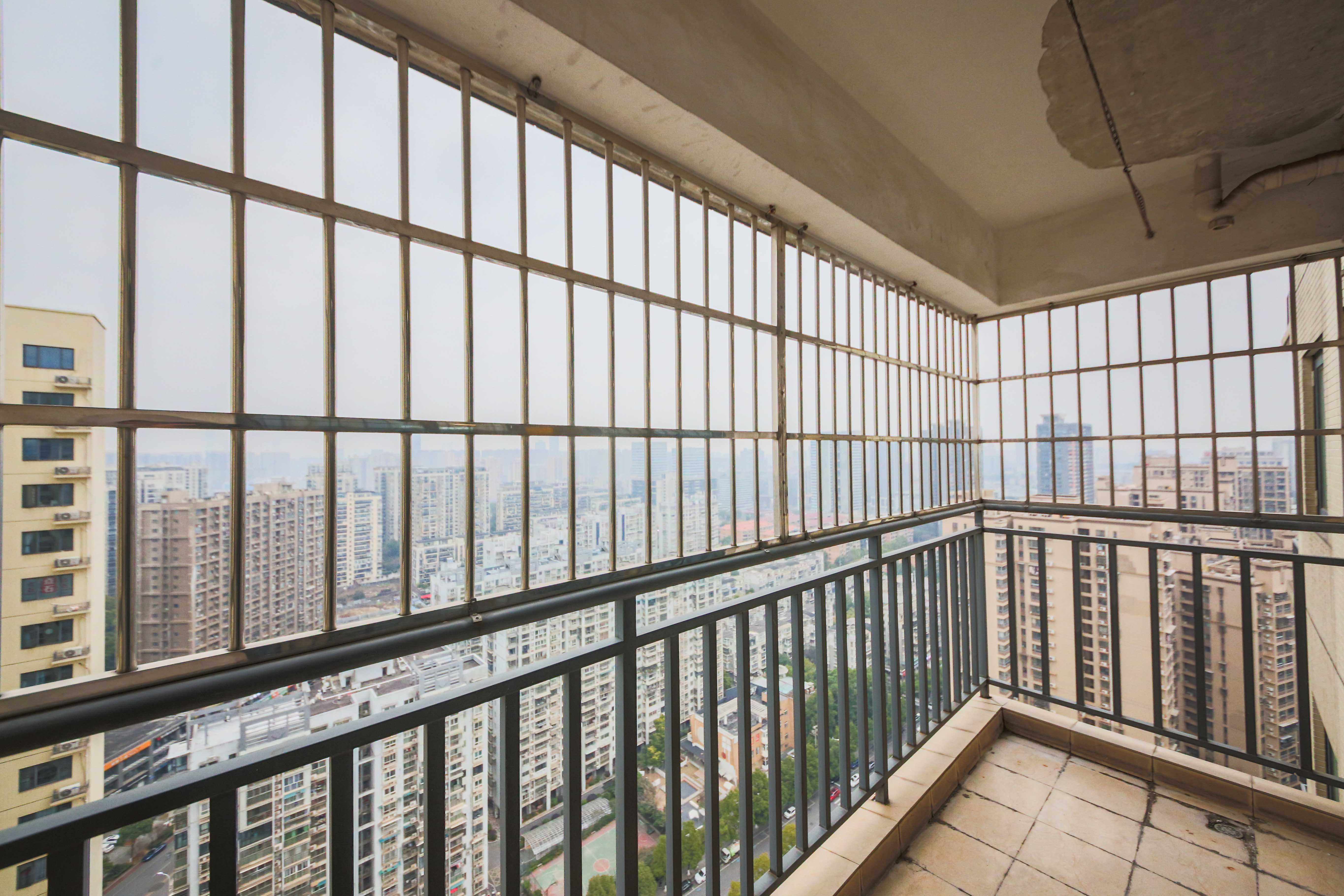 丽水熙园  3室2厅2卫   117.00万阳台