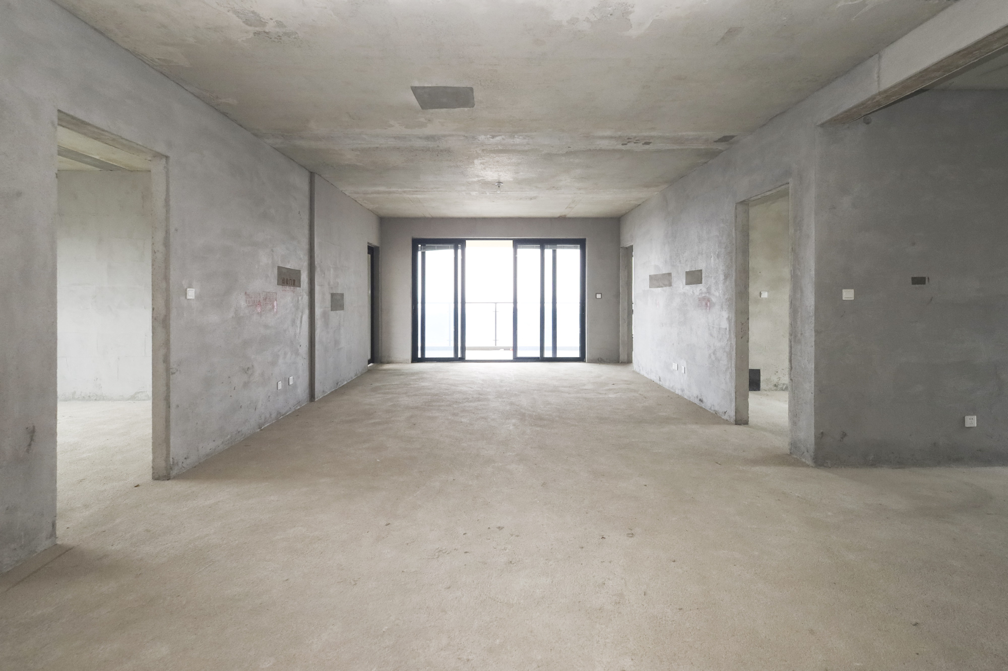 地铁中建江山玖樾  5室1厅3卫   330.00万客厅