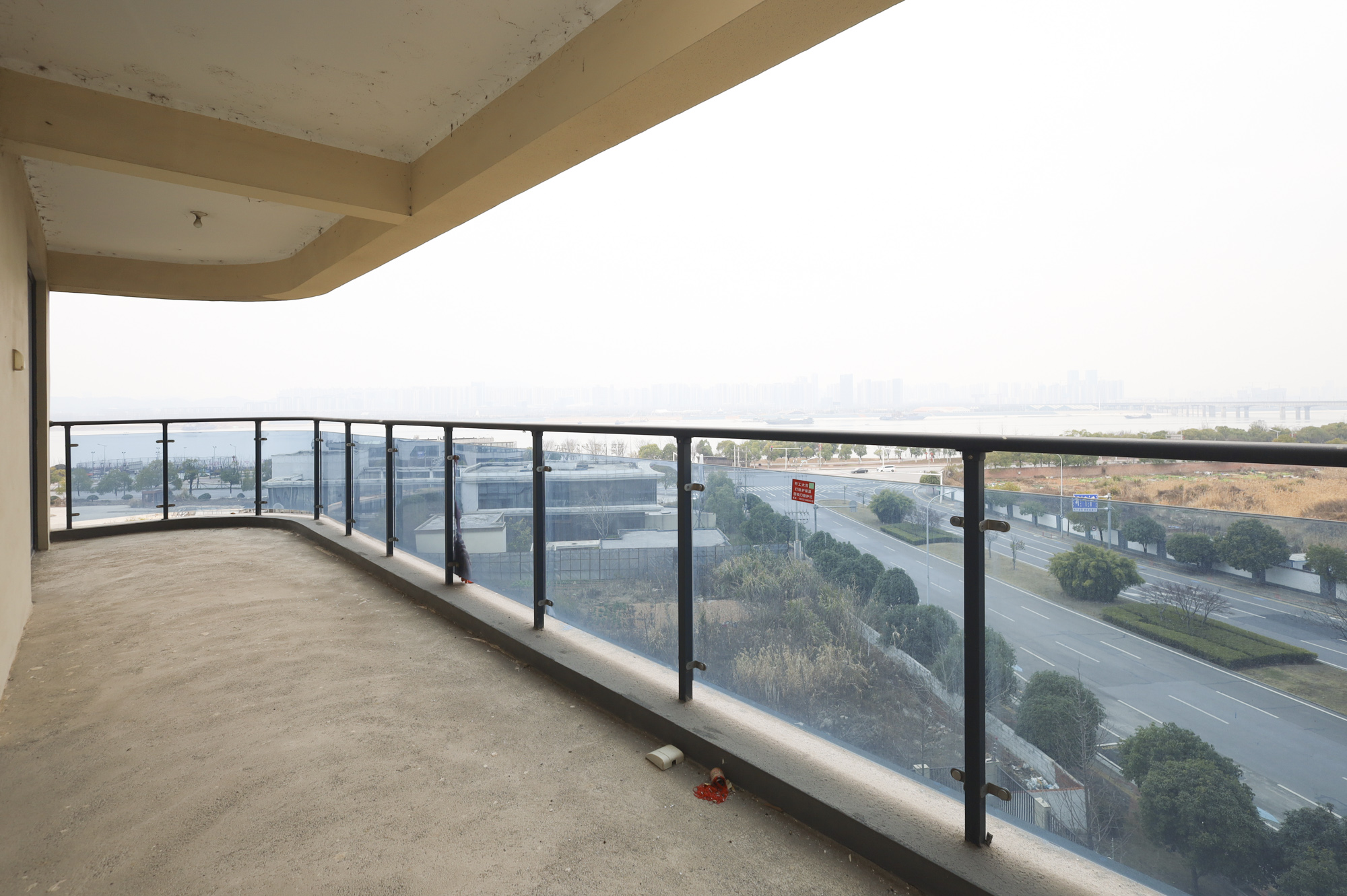 地铁中建江山玖樾  5室1厅3卫   330.00万阳台