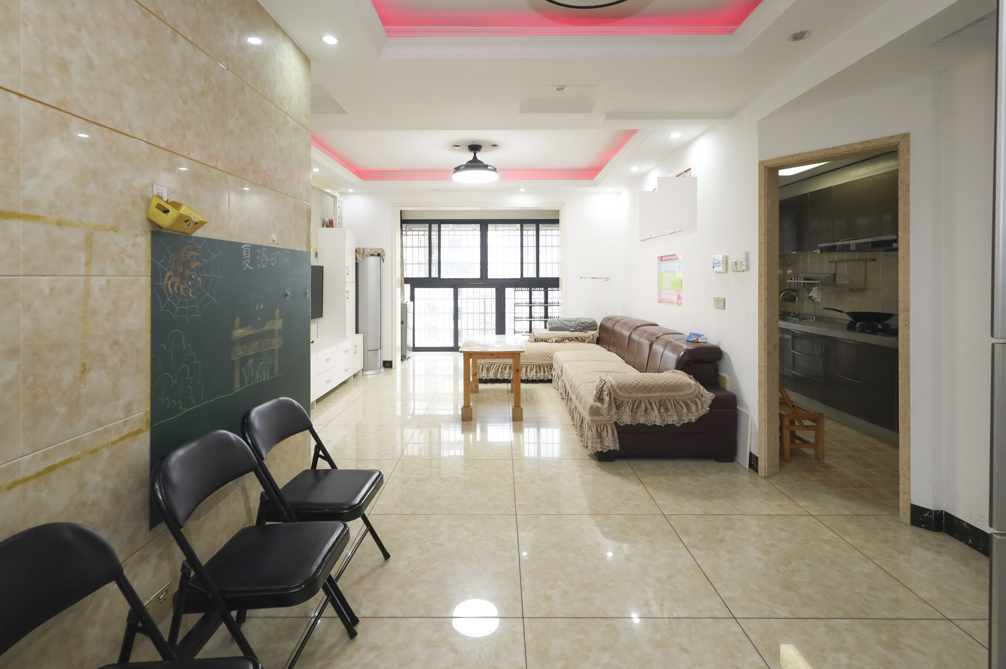 秀峰景园(领秀峰) 1室2厅1卫 80.0万 秀峰景园(领秀峰) 1室2厅1卫 80.0万客厅