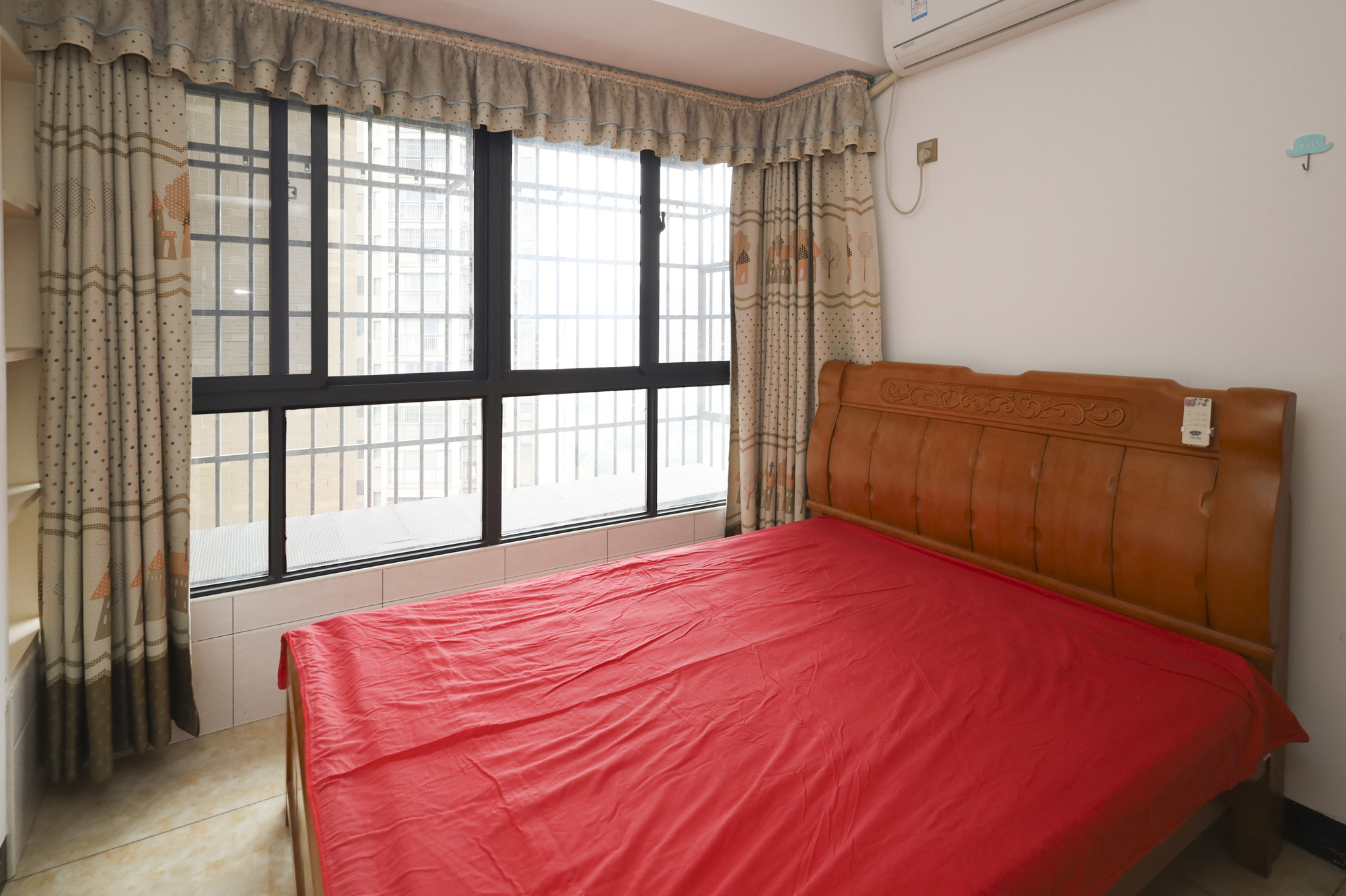 秀峰景园(领秀峰) 1室2厅1卫 80.0万 秀峰景园(领秀峰) 1室2厅1卫 80.0万卧室