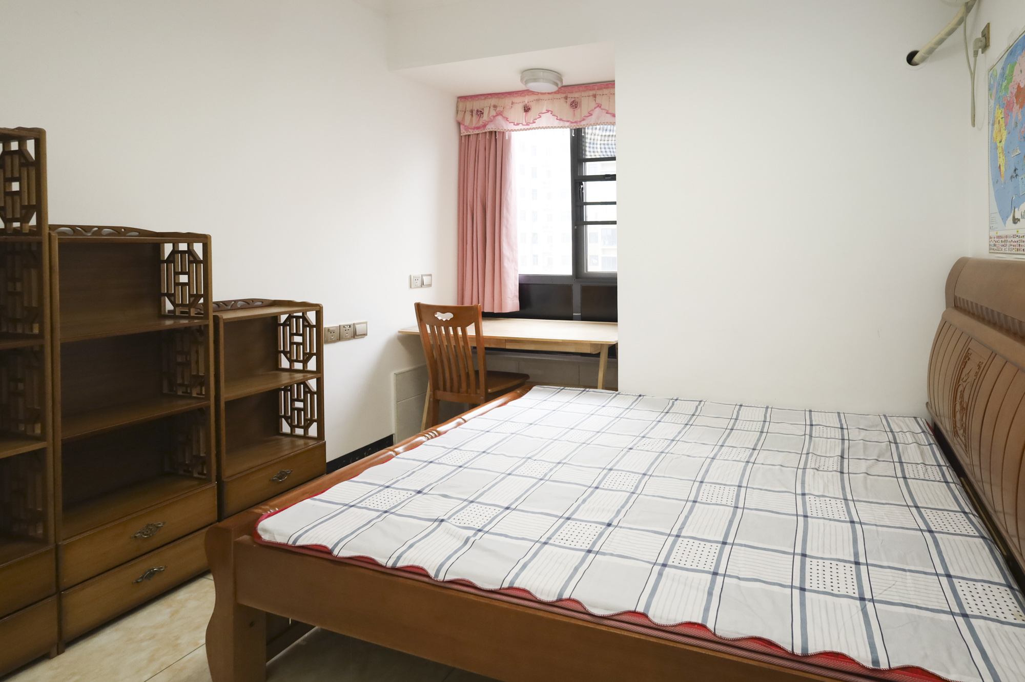 秀峰景园(领秀峰) 1室2厅1卫 80.0万 秀峰景园(领秀峰) 1室2厅1卫 80.0万卧室