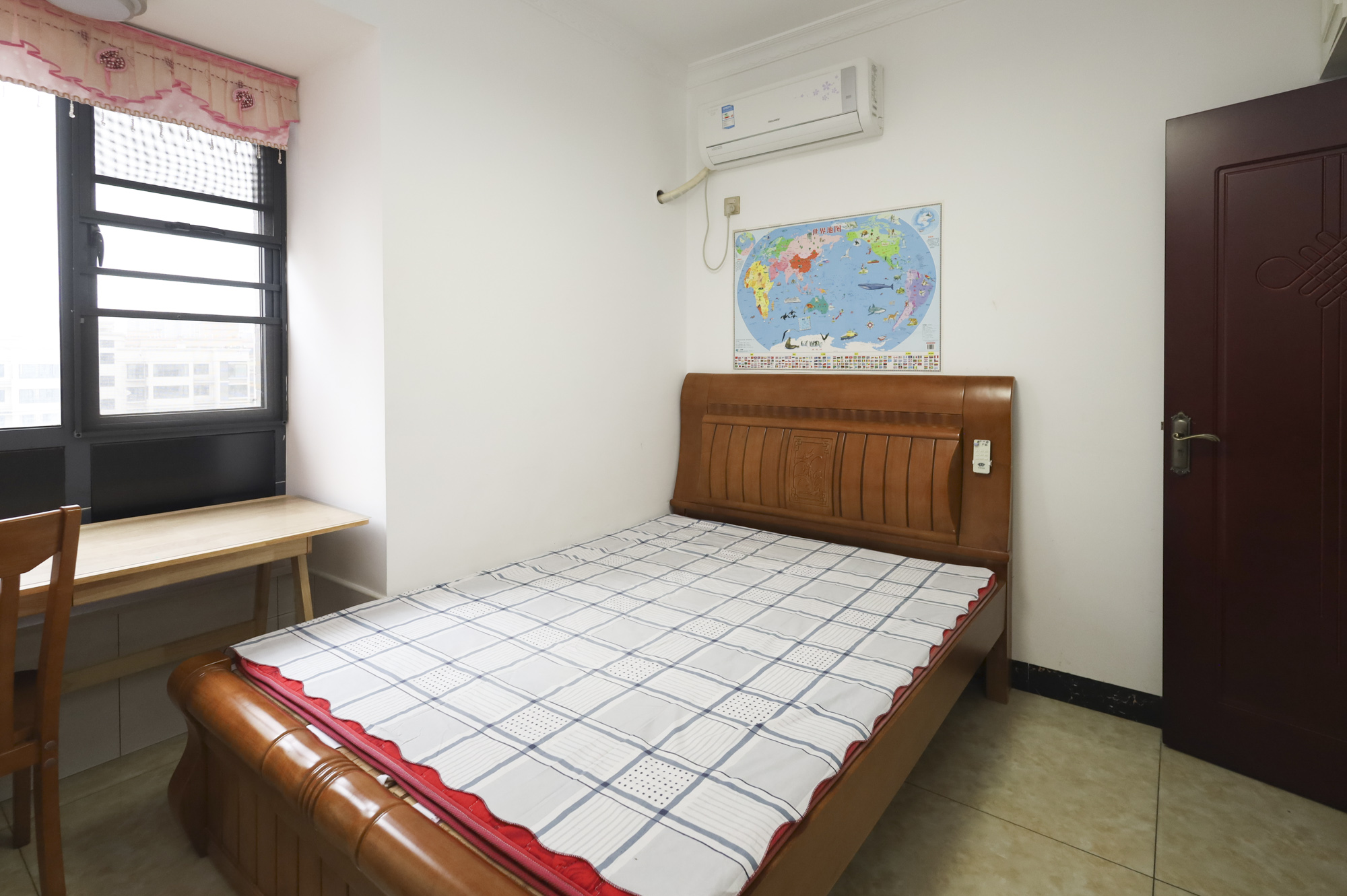 秀峰景园(领秀峰) 1室2厅1卫 80.0万 秀峰景园(领秀峰) 1室2厅1卫 80.0万卧室