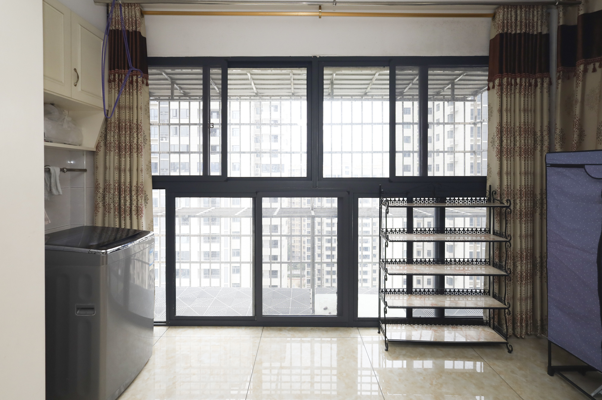 秀峰景园(领秀峰) 1室2厅1卫 80.0万 秀峰景园(领秀峰) 1室2厅1卫 80.0万阳台