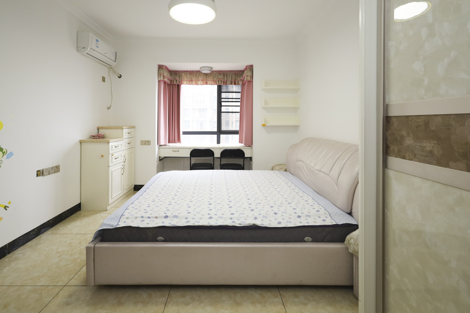 秀峰景园(领秀峰) 1室2厅1卫 80.0万 秀峰景园(领秀峰) 1室2厅1卫 80.0万卧室