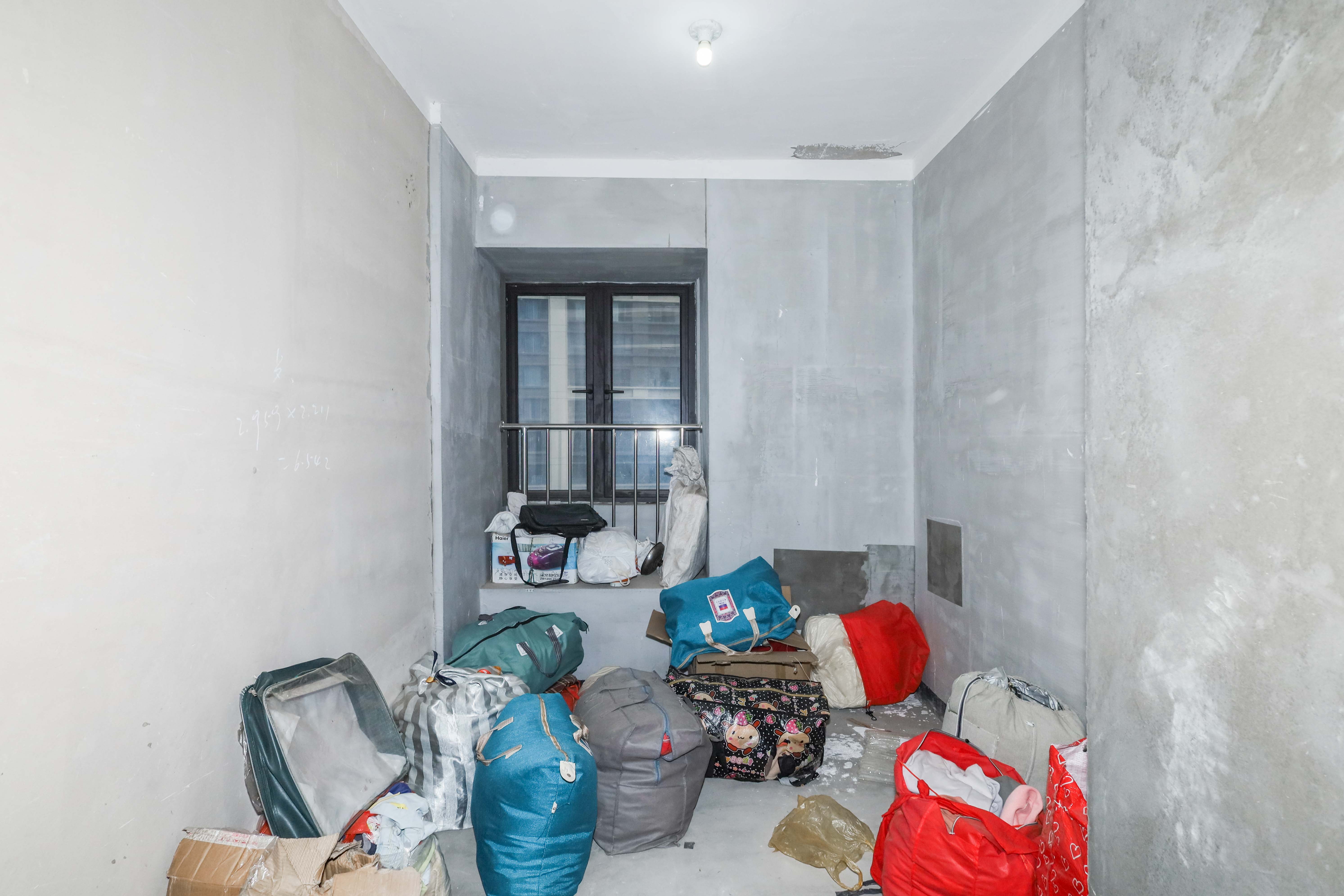 建发央著  4室2厅2卫   245.00万卧室