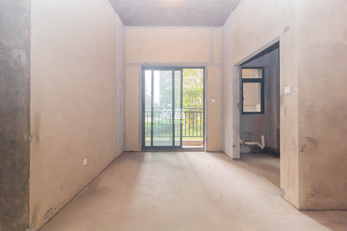 日盛湖湘花苑  4室2厅2卫    78.0万 日盛湖湘花苑  4室2厅2卫    78.0万客厅