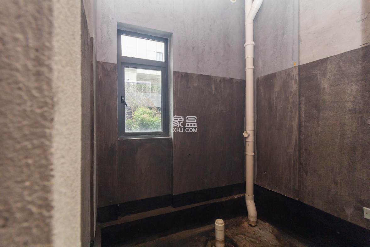 日盛湖湘花苑  4室2厅2卫    78.0万 日盛湖湘花苑  4室2厅2卫    78.0万卫生间