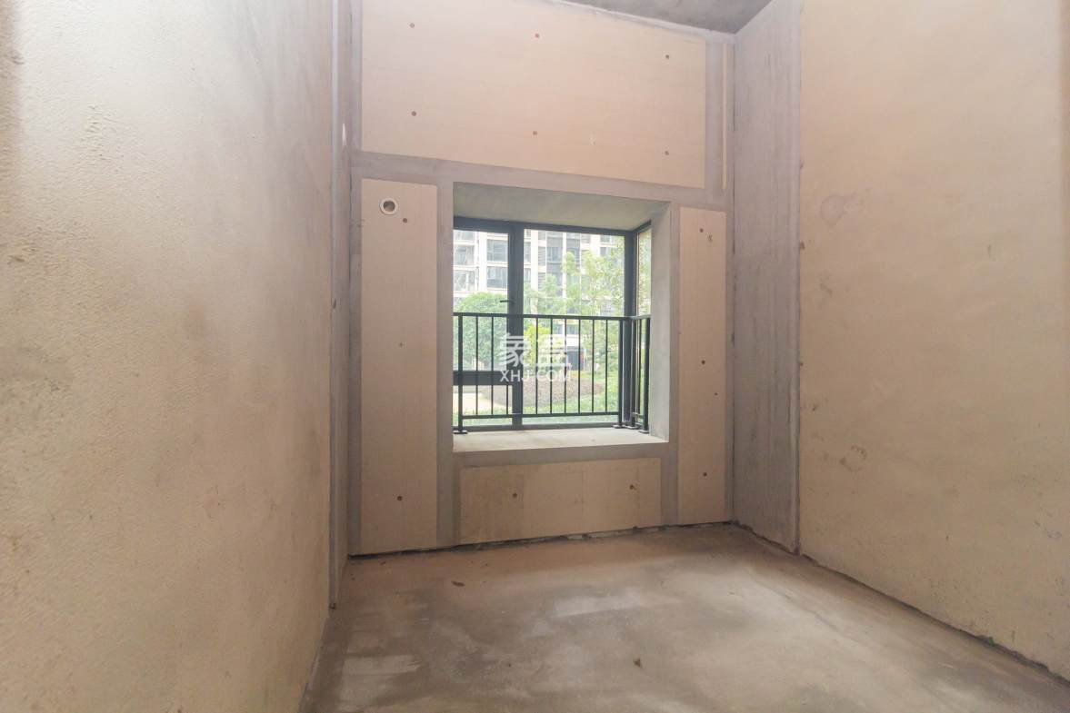 日盛湖湘花苑  4室2厅2卫    78.0万 日盛湖湘花苑  4室2厅2卫    78.0万卧室