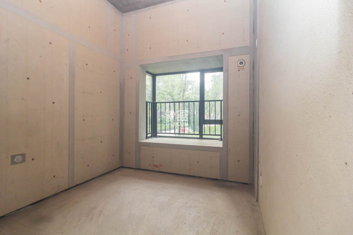 日盛湖湘花苑  4室2厅2卫    78.0万 日盛湖湘花苑  4室2厅2卫    78.0万卧室