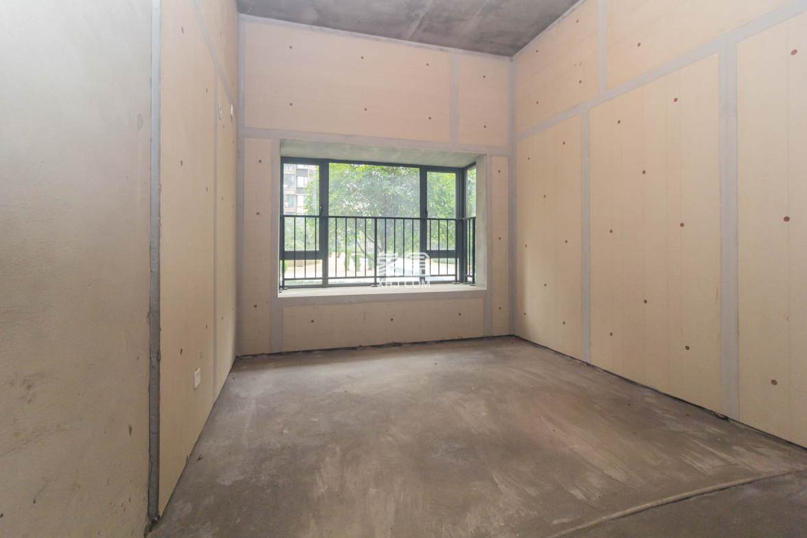 日盛湖湘花苑  4室2厅2卫    78.0万 日盛湖湘花苑  4室2厅2卫    78.0万卧室