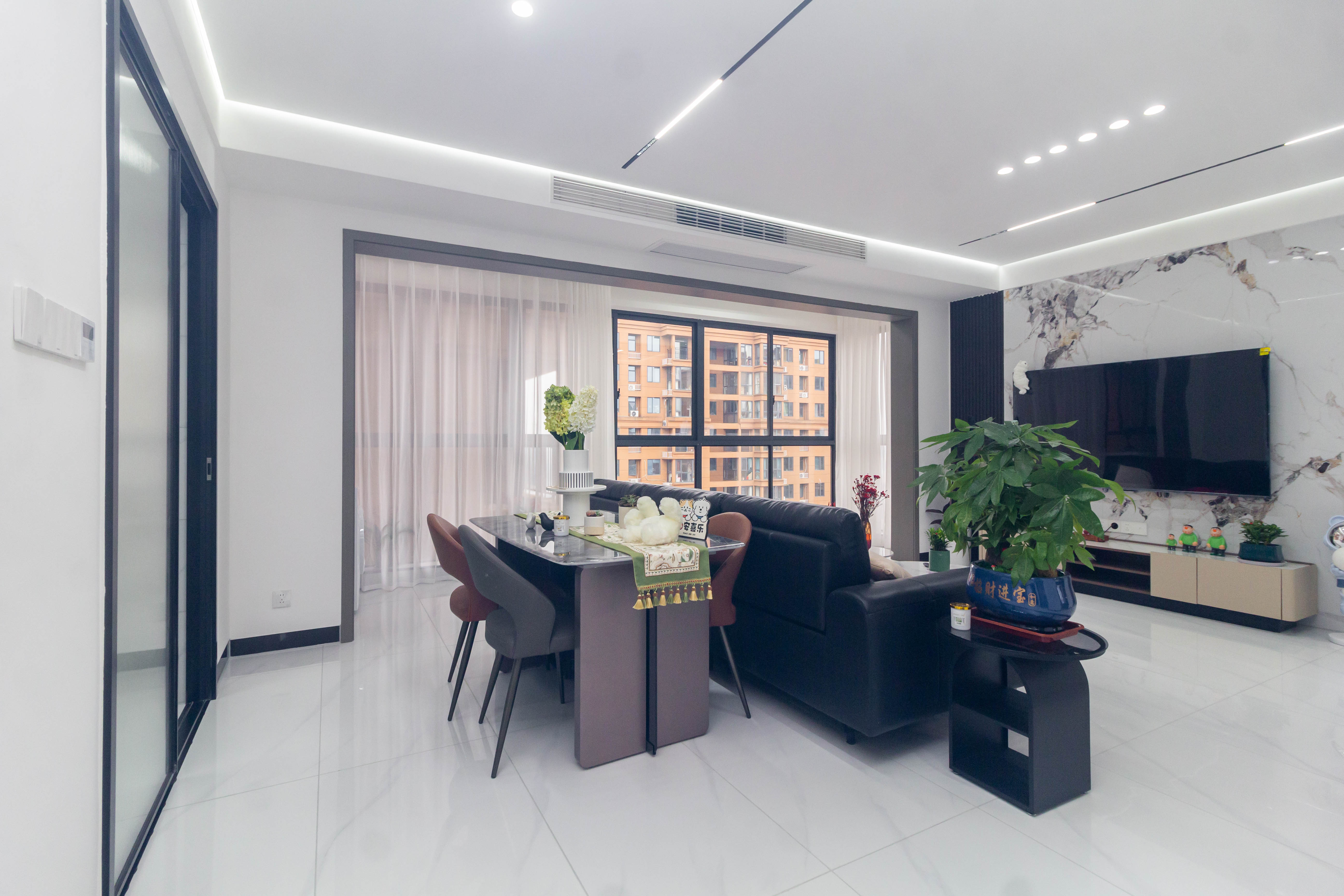 紫华郡 4室2厅2卫 71.8万 紫华郡 4室2厅2卫 71.8万客厅