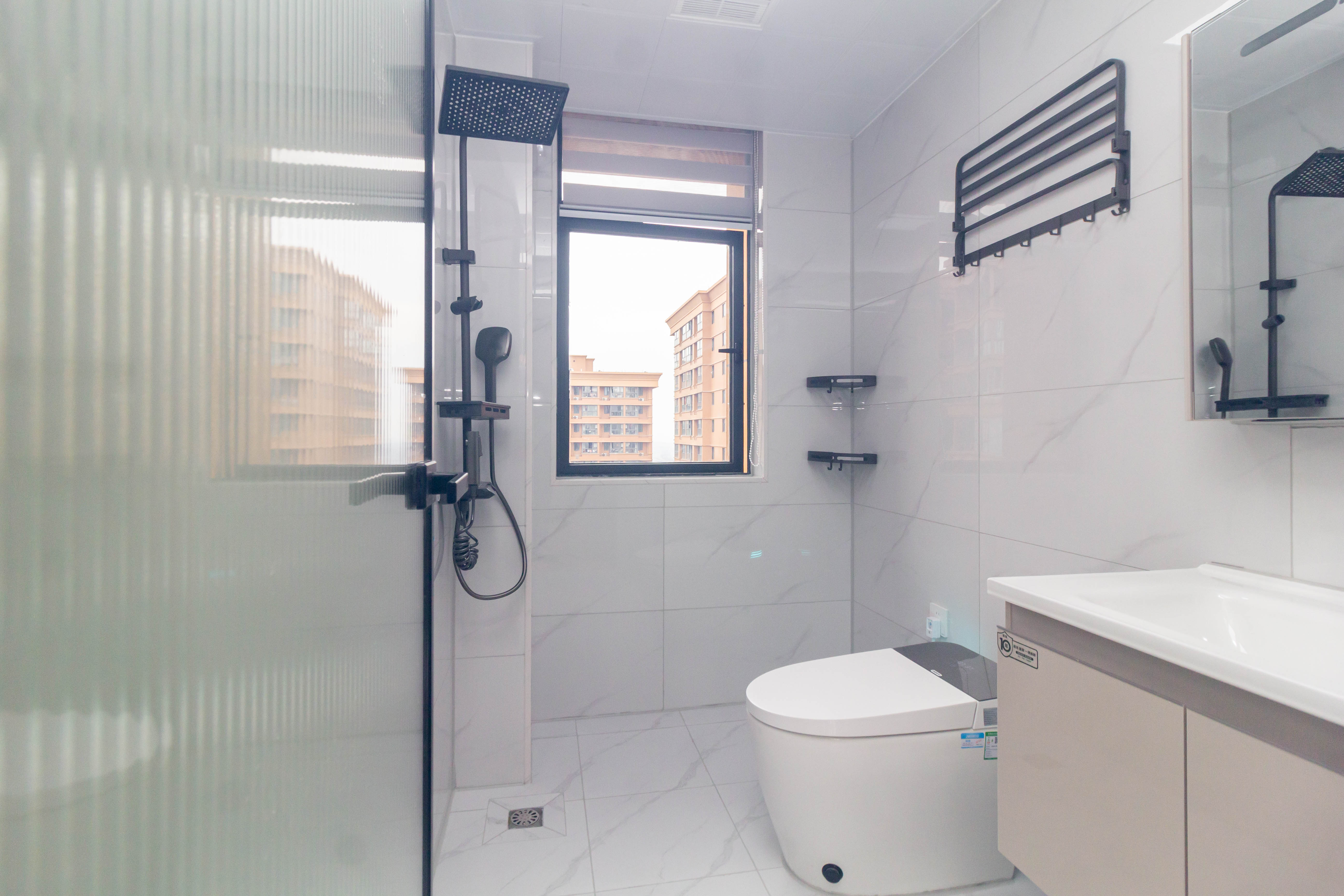 紫华郡 4室2厅2卫 71.8万 紫华郡 4室2厅2卫 71.8万卫生间