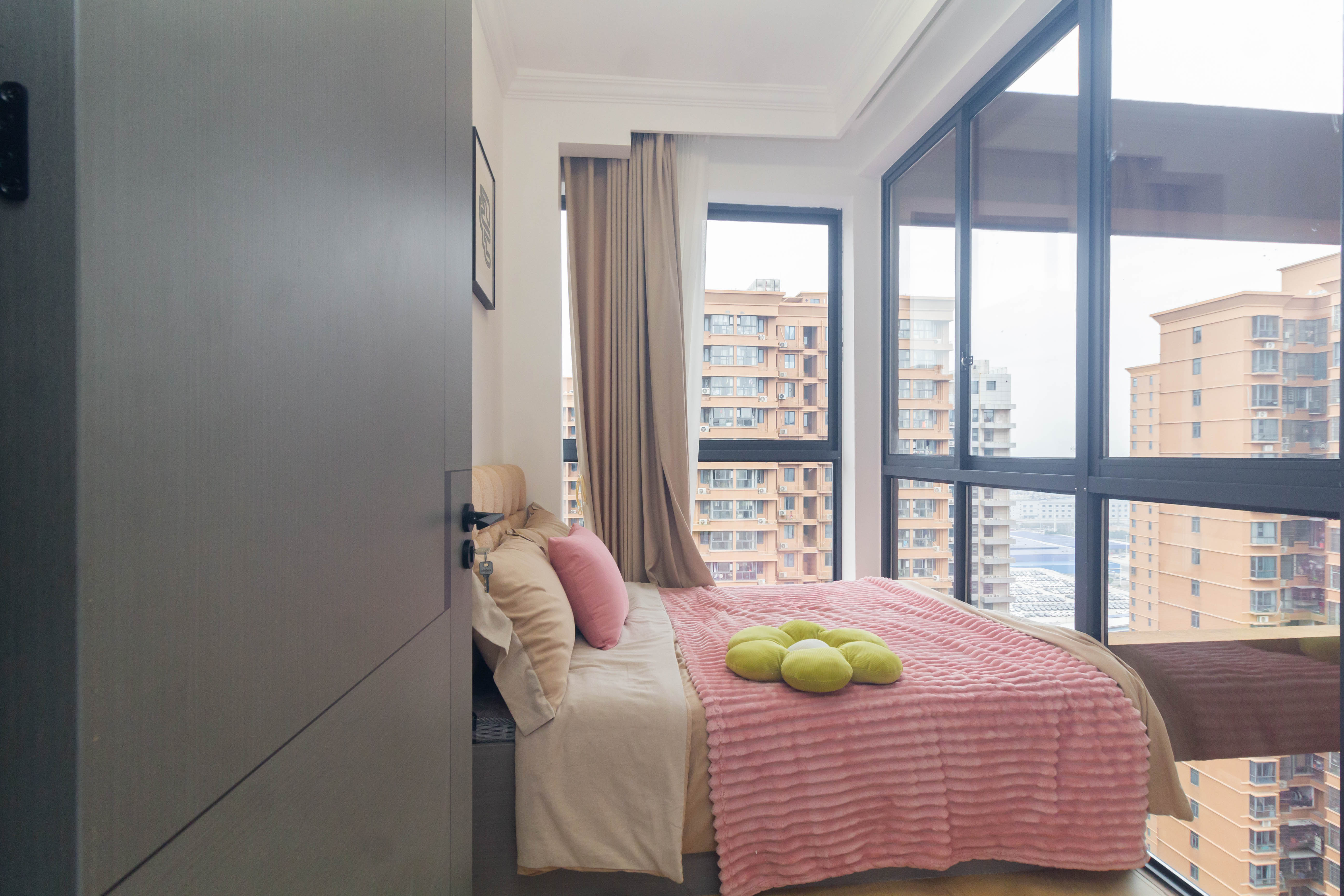 紫华郡 4室2厅2卫 71.8万 紫华郡 4室2厅2卫 71.8万卧室