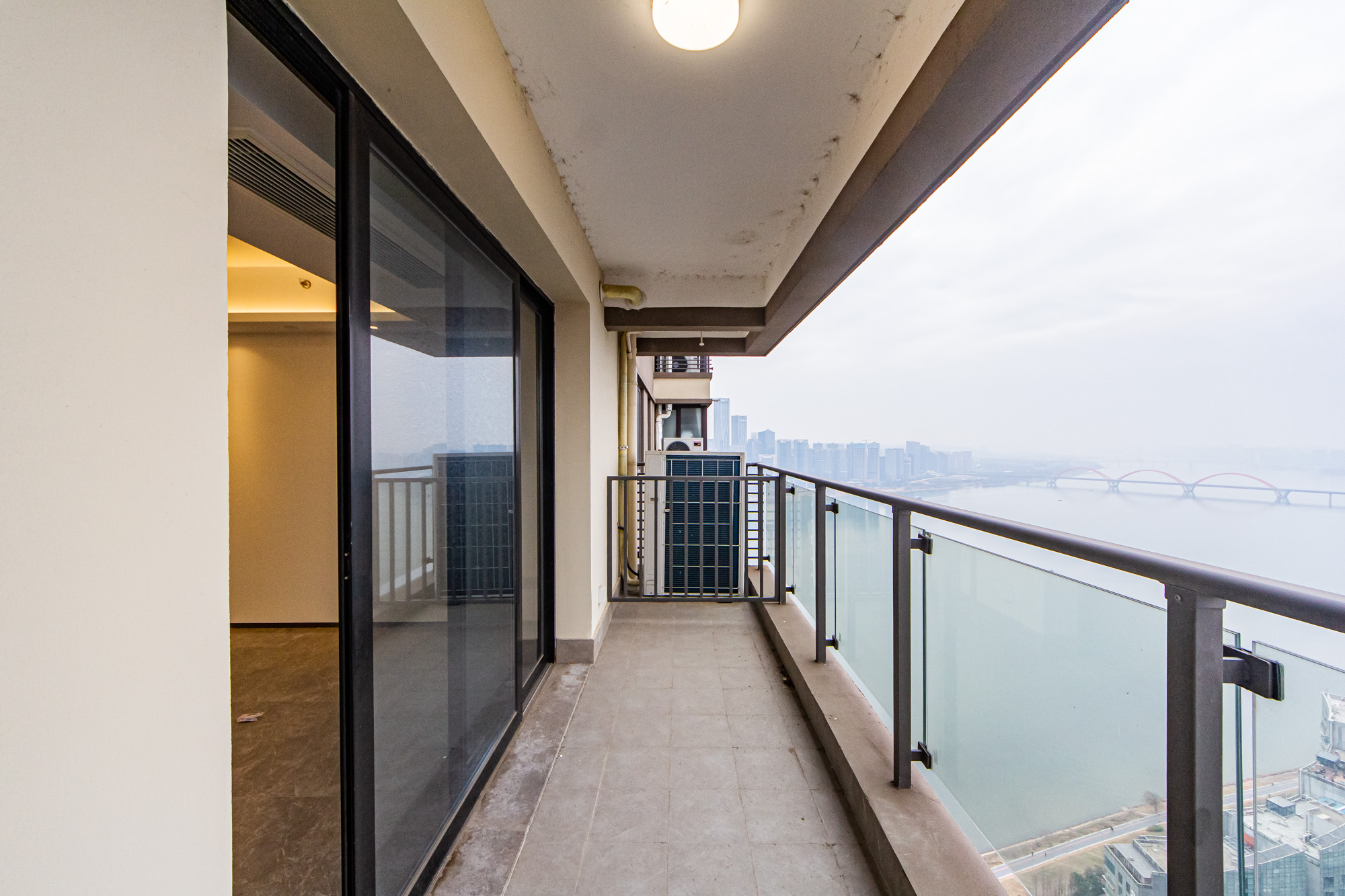 北辰瀚江府 4室2厅2卫 240.0万 北辰瀚江府 4室2厅2卫 240.0万阳台