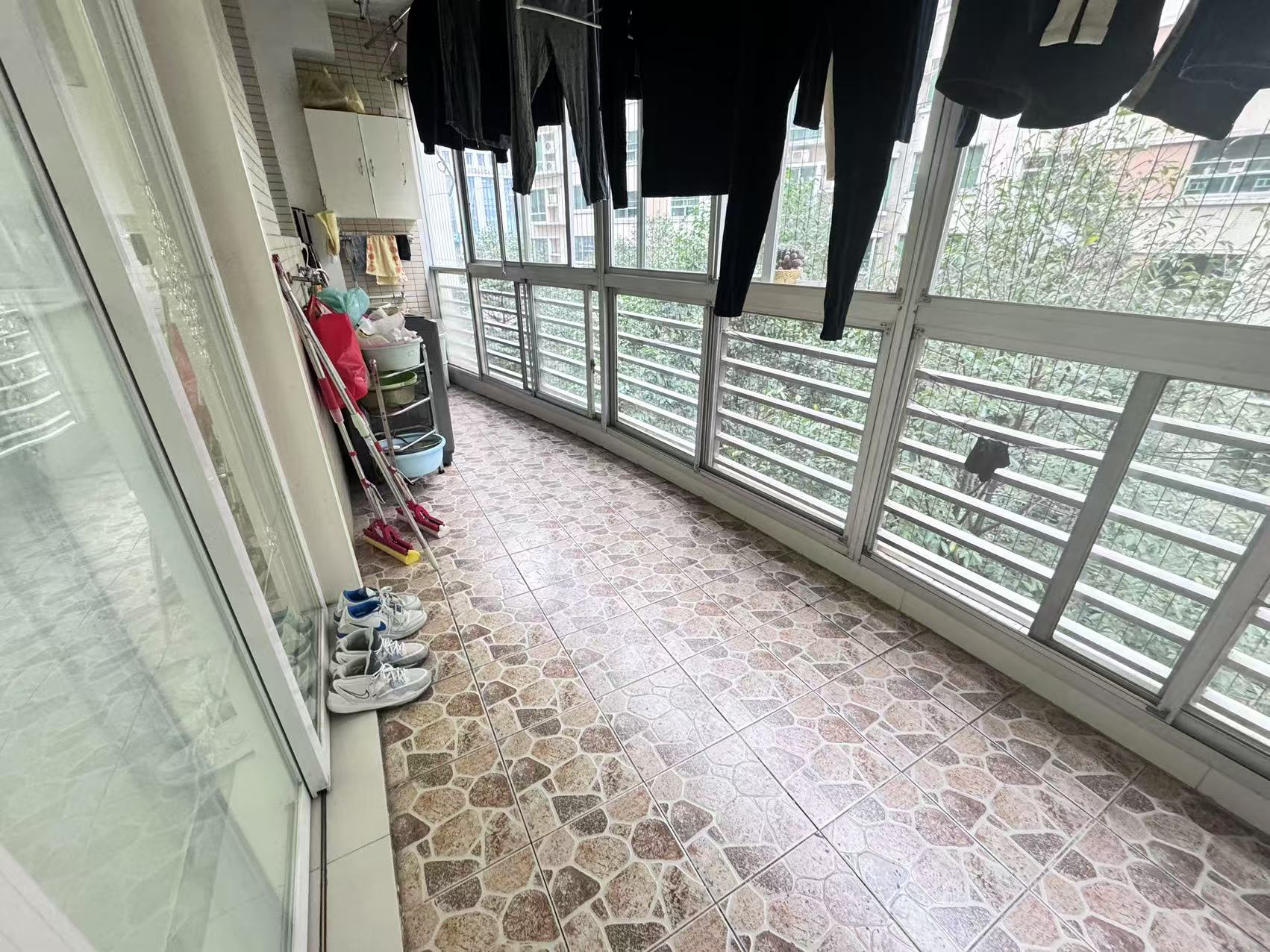 四季花园  4室2厅2卫    68.0万 四季花园  4室2厅2卫    68.0万室内图