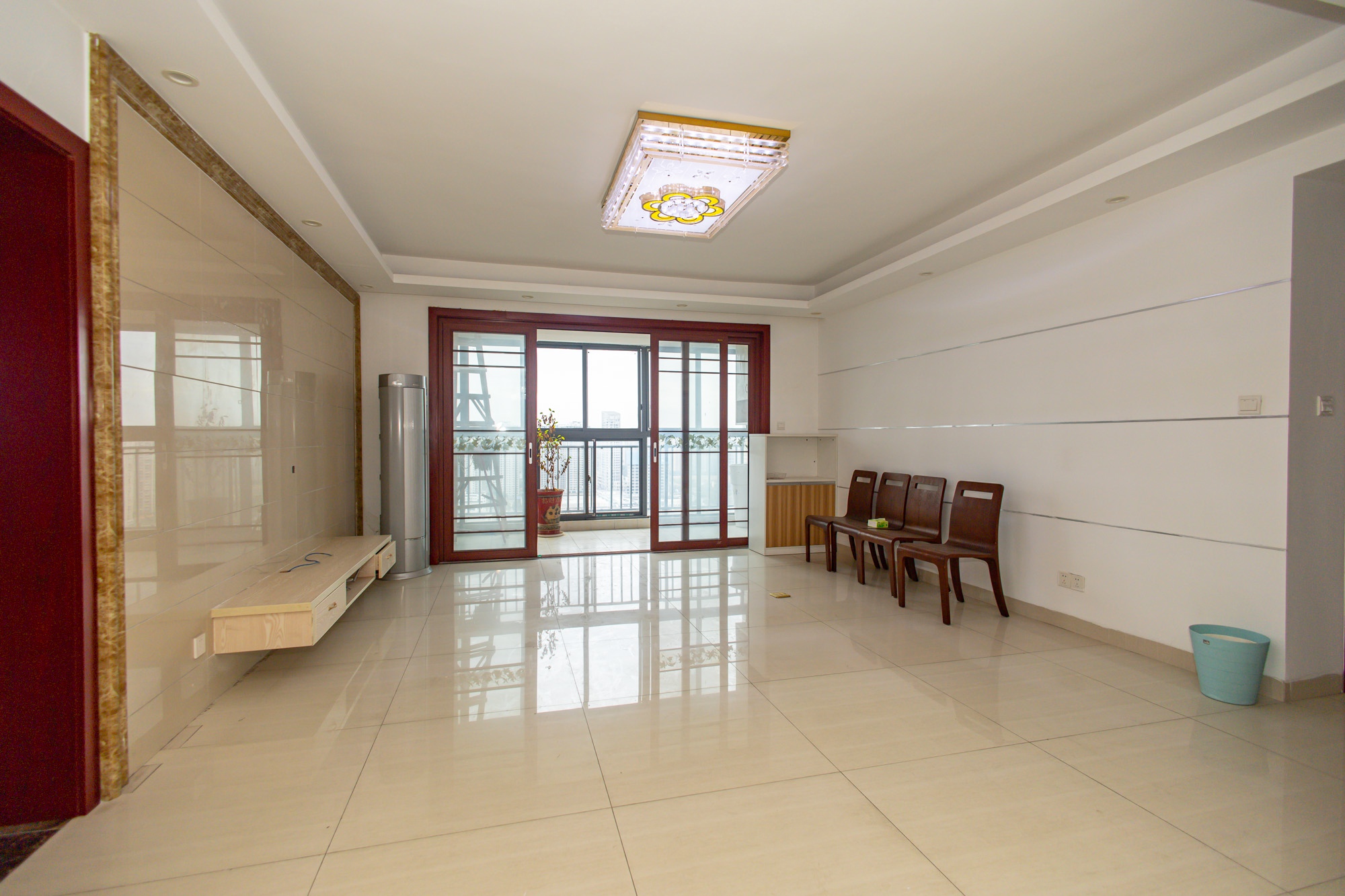 星电恬园  3室2厅2卫    105.0万 星电恬园  3室2厅2卫    105.0万客厅