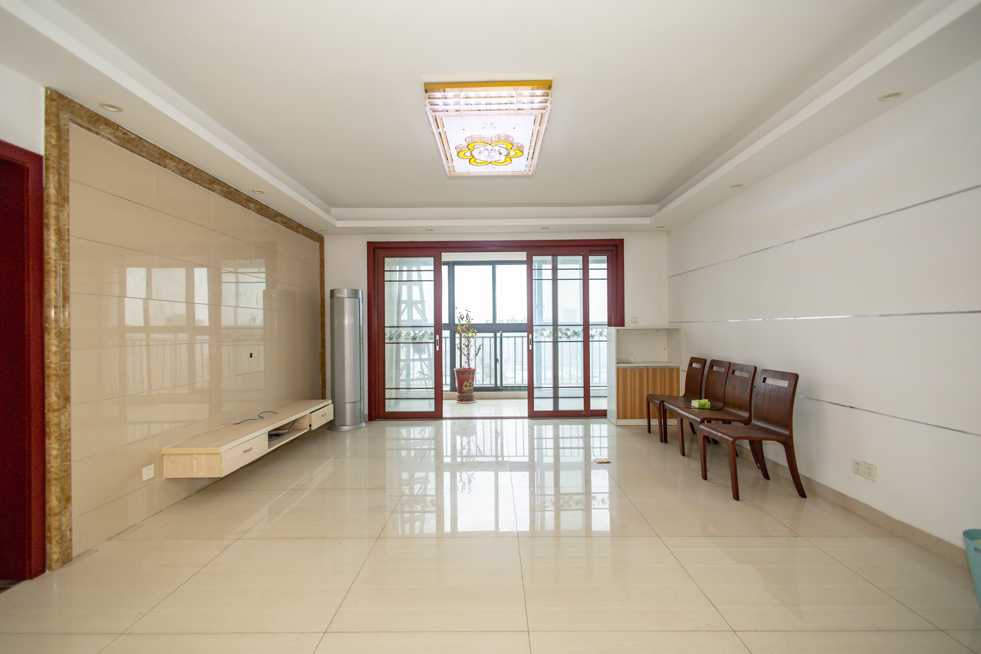 星电恬园  3室2厅2卫    105.0万 星电恬园  3室2厅2卫    105.0万客厅