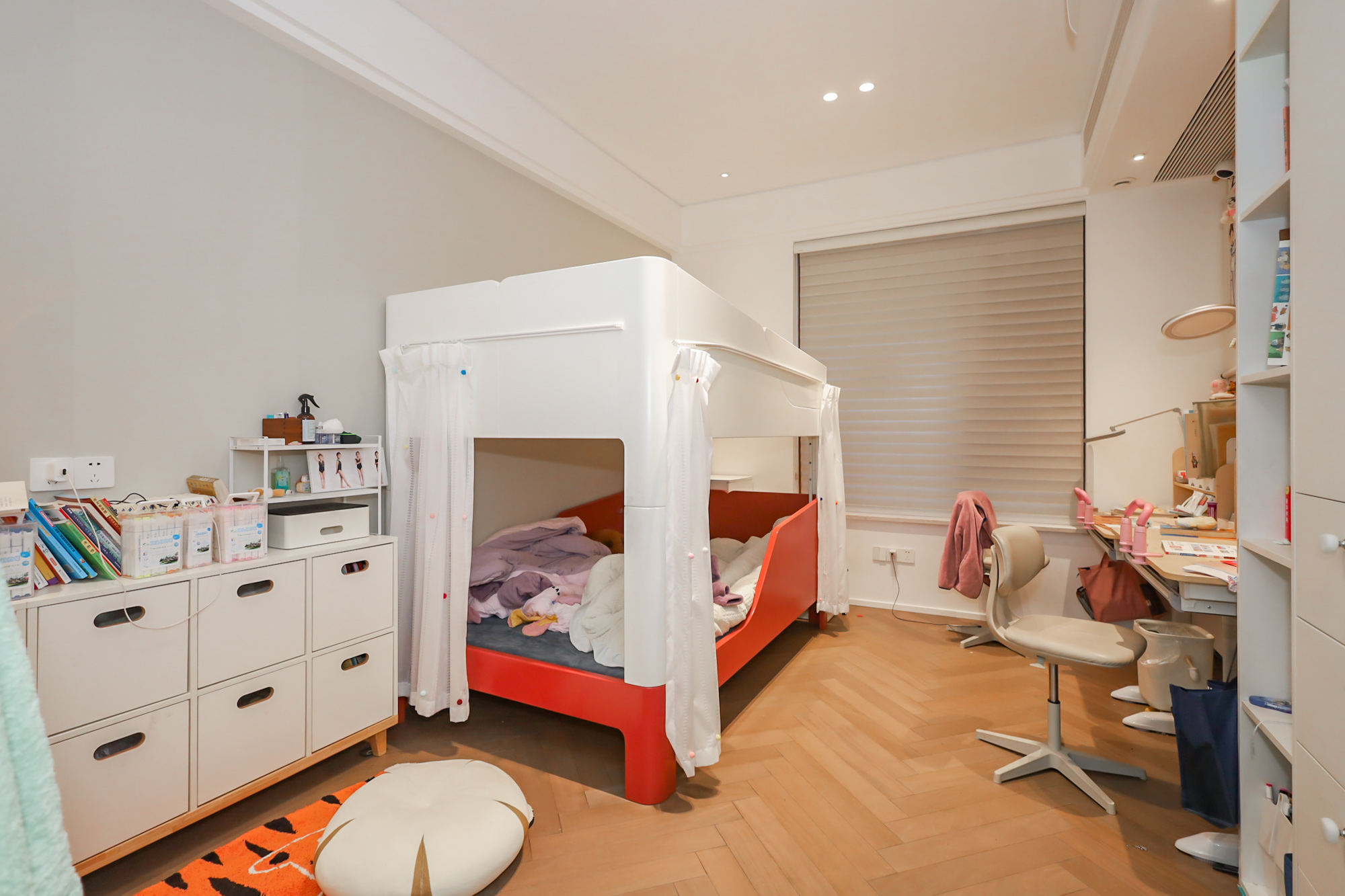 绿地湖湘中心  3室2厅2卫    370.0万 绿地湖湘中心  3室2厅2卫    370.0万卧室