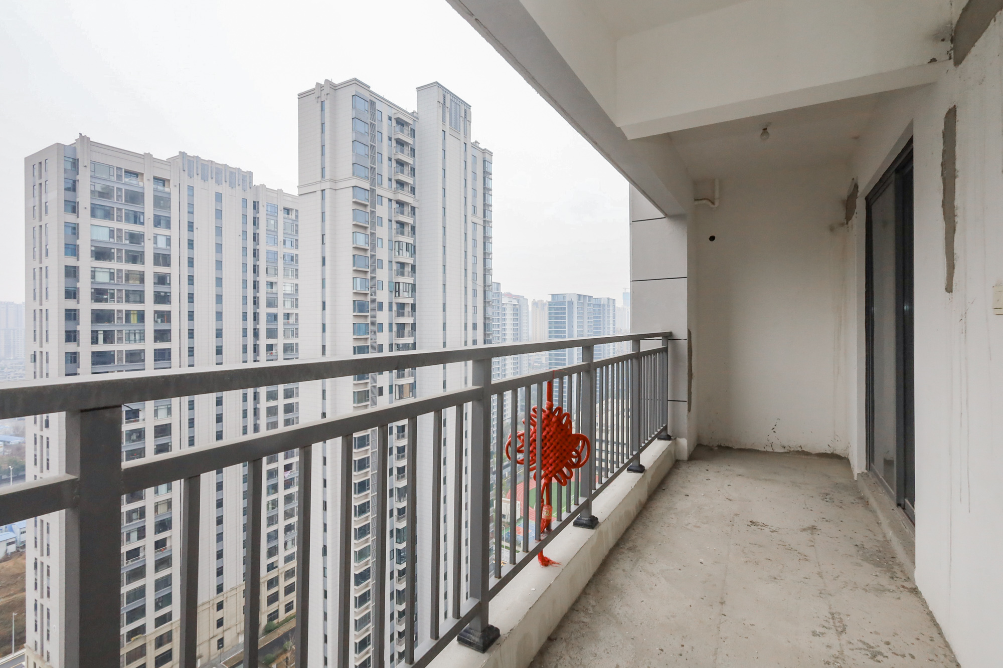 诺德滨江逸园（中铁逸园）  4室2厅2卫   180.00万阳台