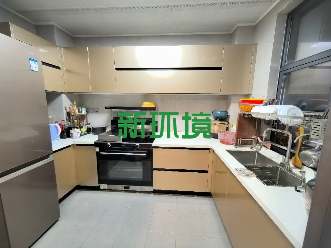 龙源华城  4室2厅2卫   98.00万客厅