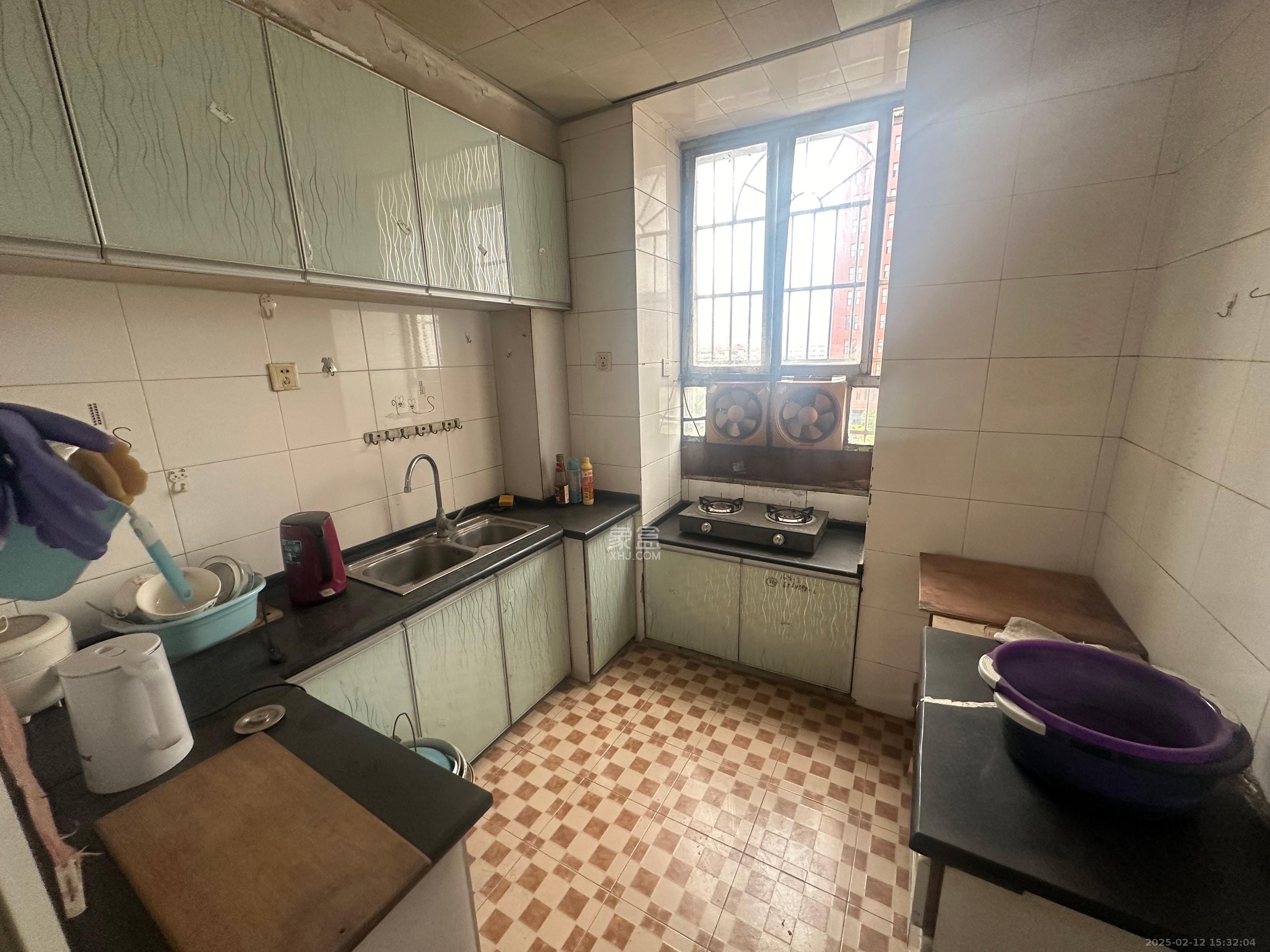 荷塘小区 3室2厅1卫 2800.0元/月 荷塘小区 3室2厅1卫 2800.0元/月室内图