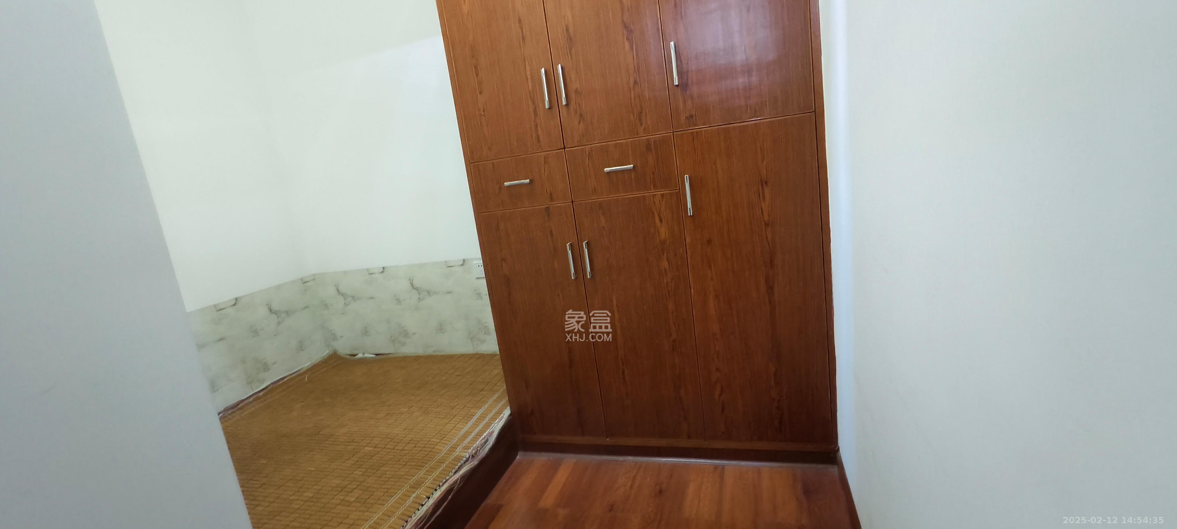 第六都(陆都小区) 3室2厅1卫 3500.0元/月 第六都(陆都小区) 3室2厅1卫 3500.0元/月室内图