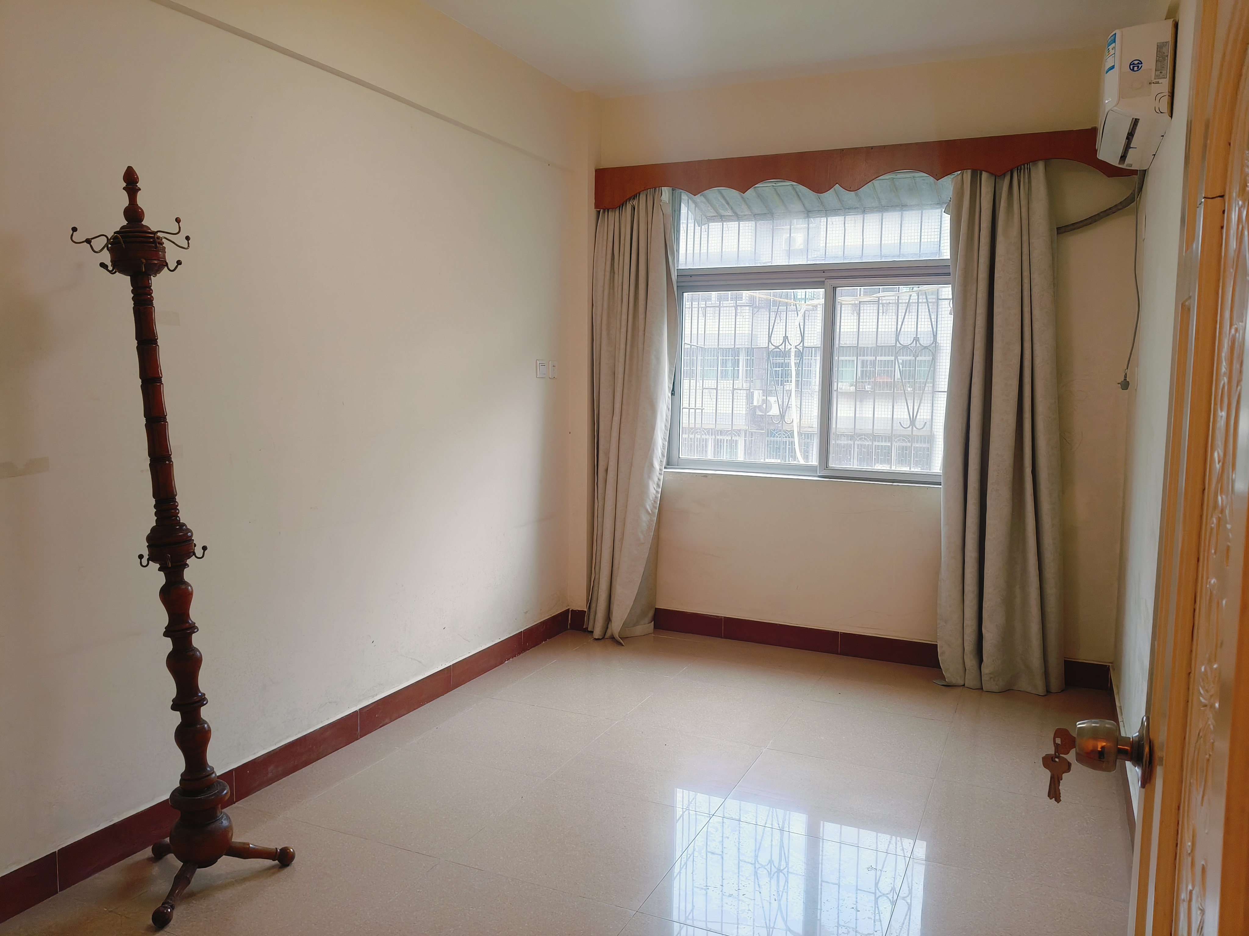 工人疗养院 3室2厅2卫 2300.0元/月 工人疗养院 3室2厅2卫 2300.0元/月室内图