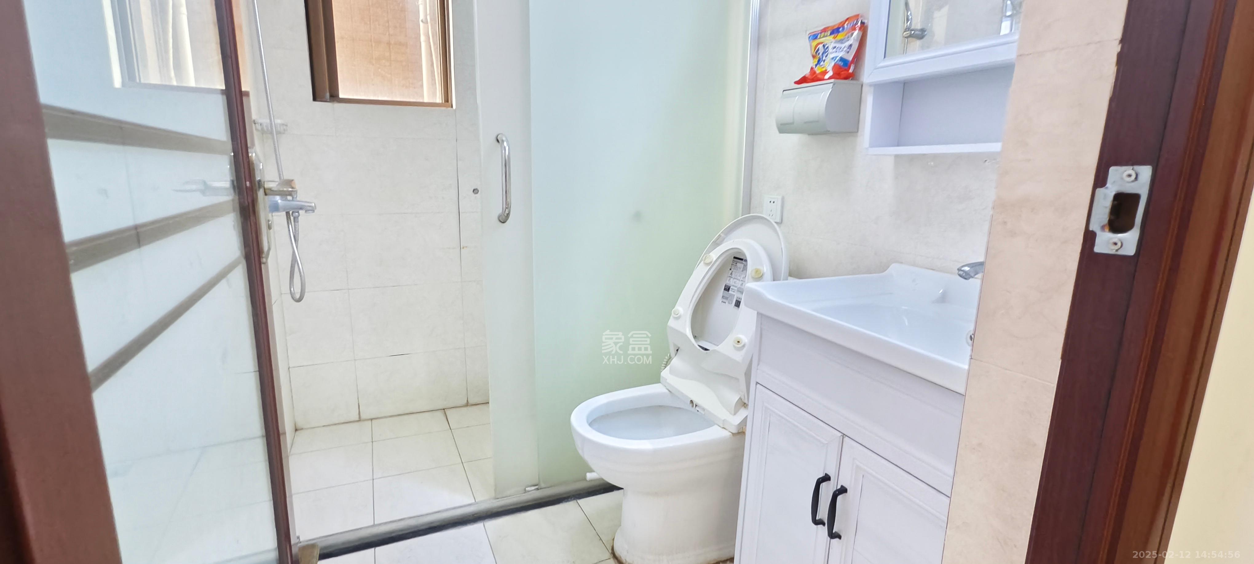 第六都(陆都小区) 3室2厅1卫 3500.0元/月 第六都(陆都小区) 3室2厅1卫 3500.0元/月室内图