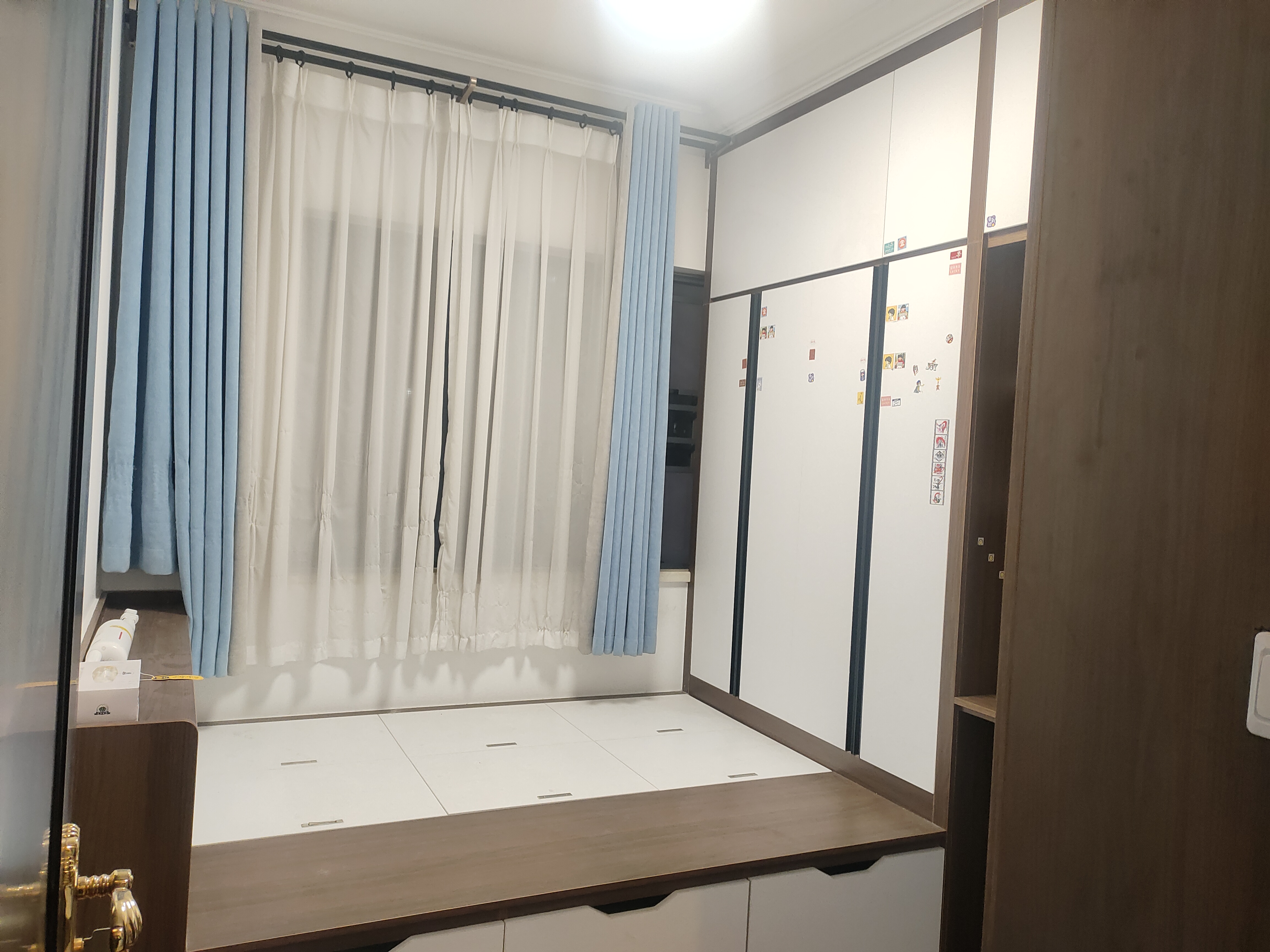 恒大华府  3室2厅2卫   90.00万客厅