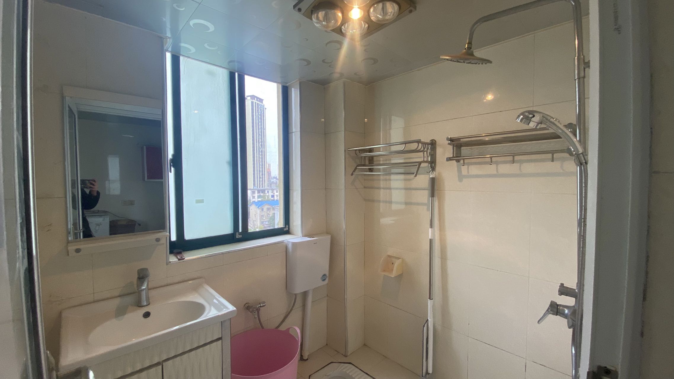 桃花里  1室1厅1卫    1300.0元/月 桃花里  1室1厅1卫    1300.0元/月室内图