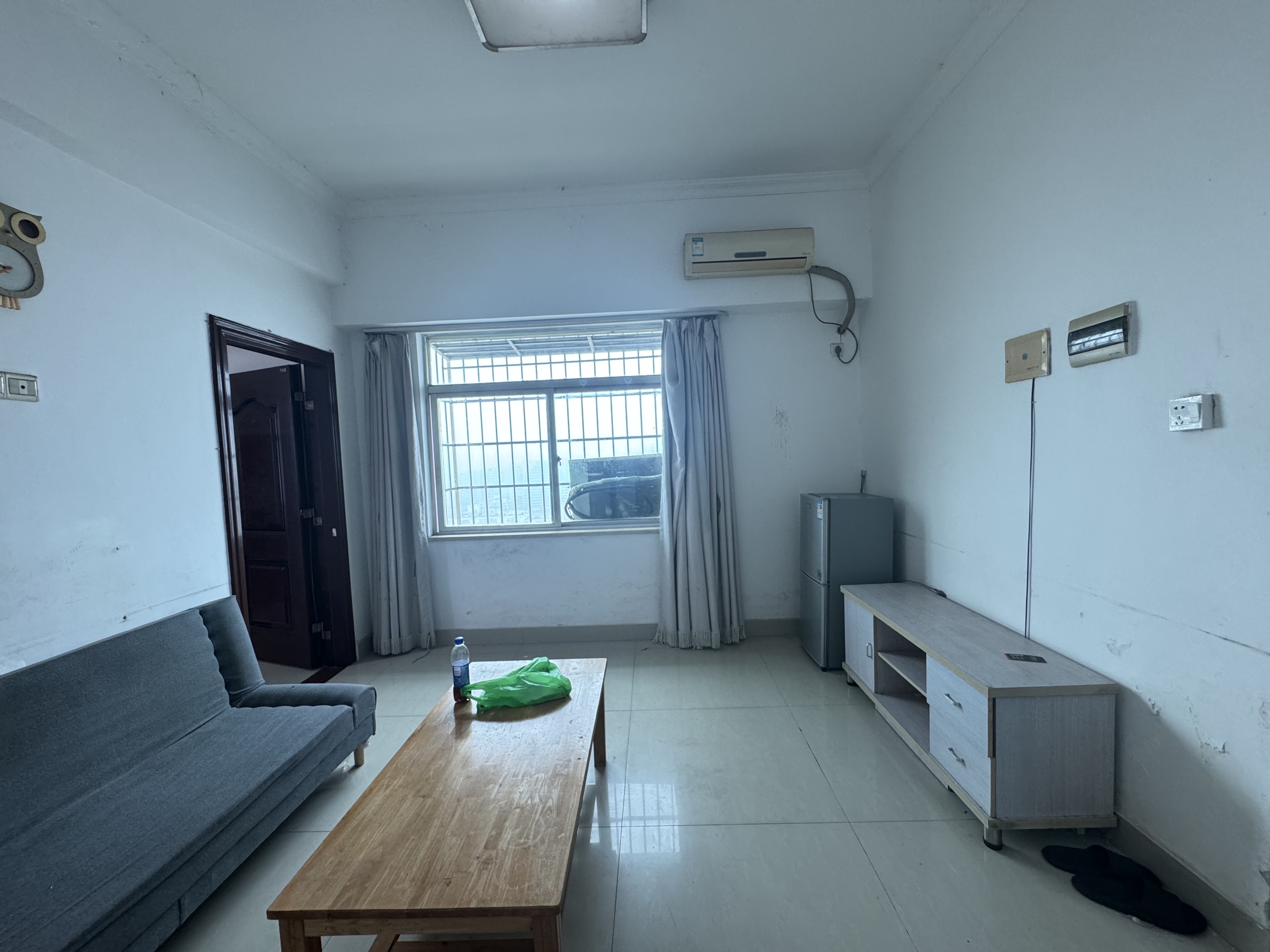 汇亘大厦  2室2厅1卫   60.00万客厅
