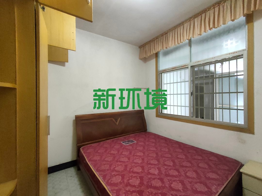 月桂小区  4室2厅2卫   38.80万客厅