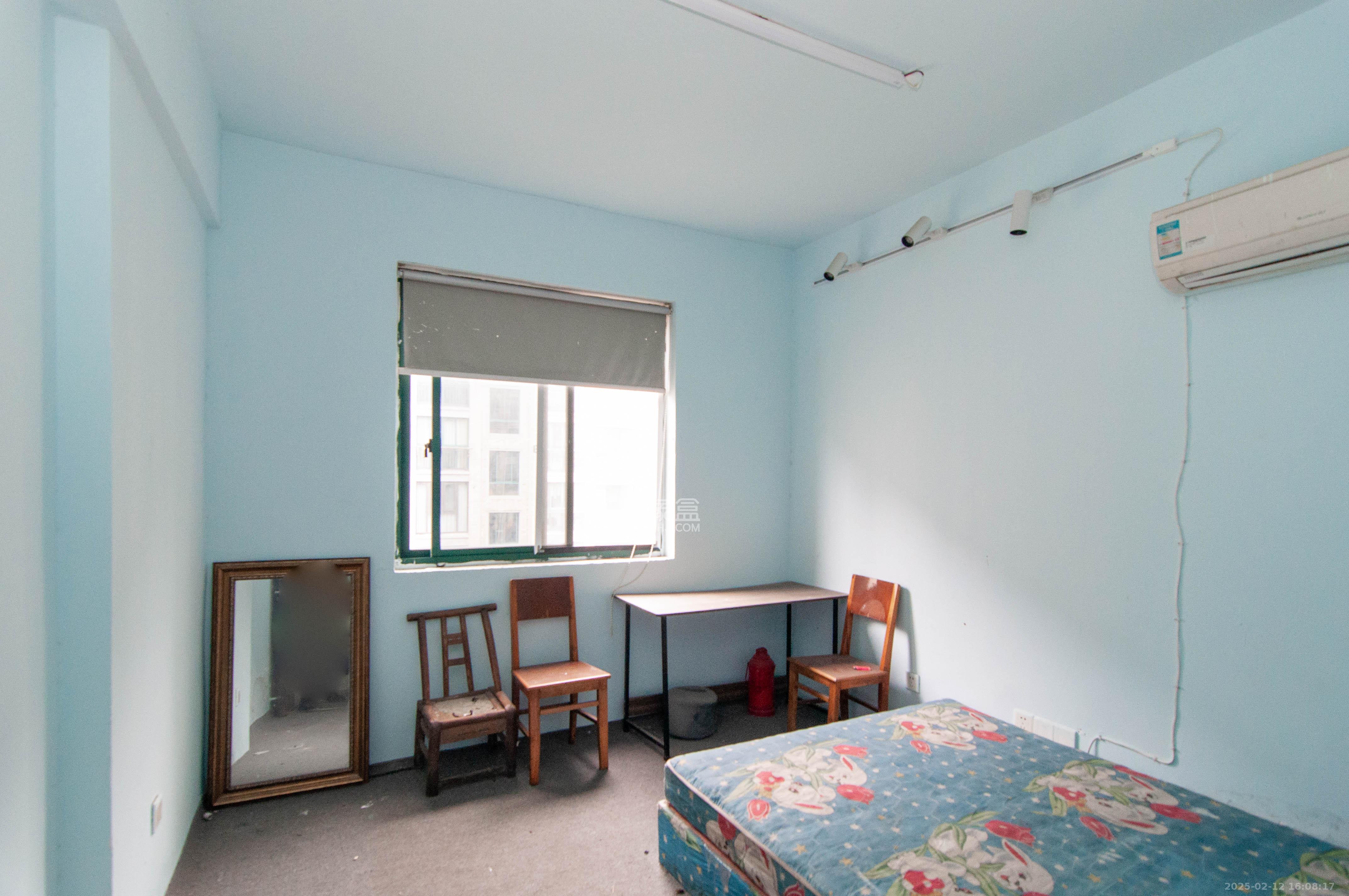 共和世家 1室1厅1卫 2900.0元/月 共和世家 1室1厅1卫 2900.0元/月室内图