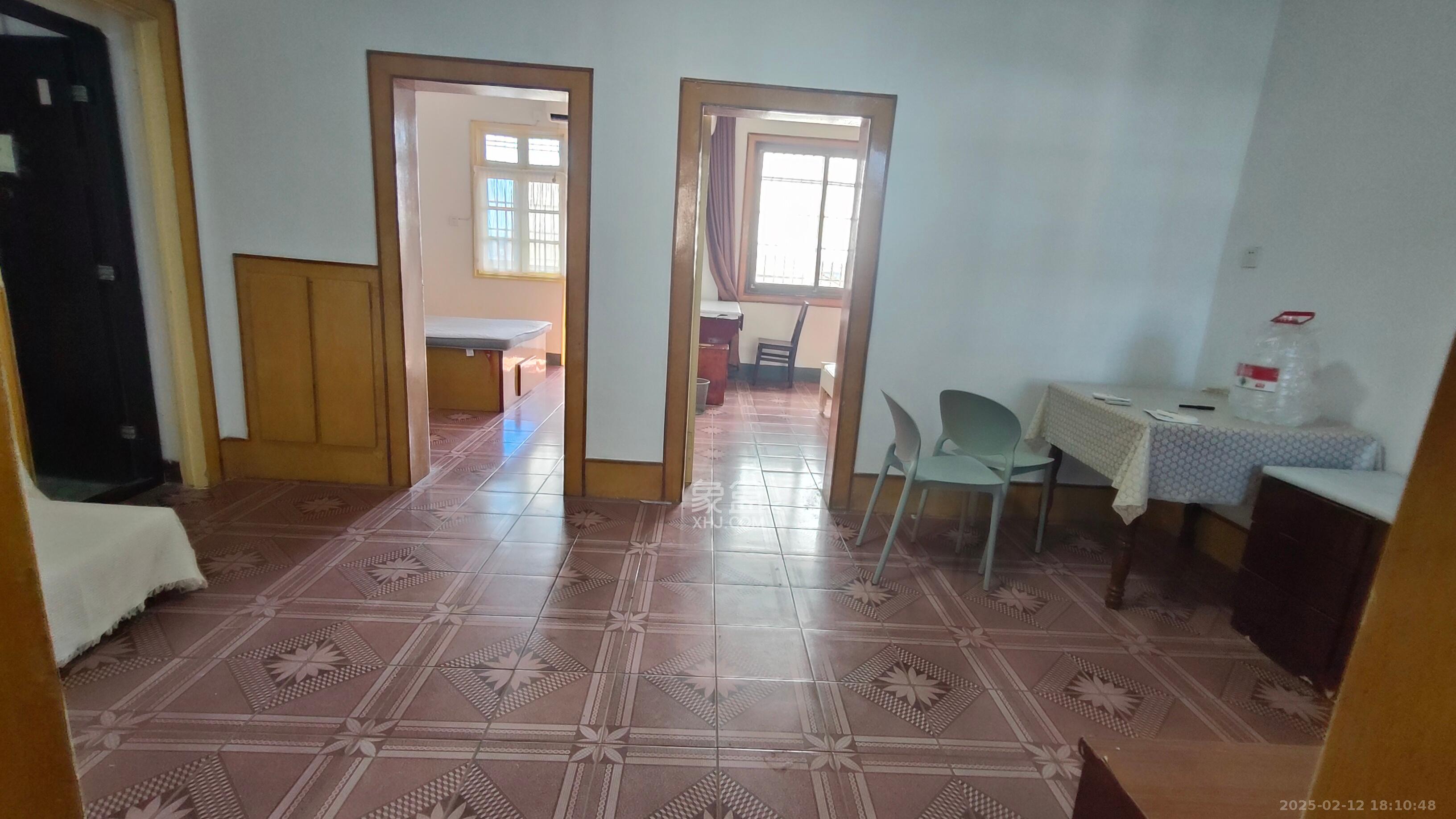 中南大学南校区 2室2厅1卫 2400.0元/月 中南大学南校区 2室2厅1卫 2400.0元/月室内图