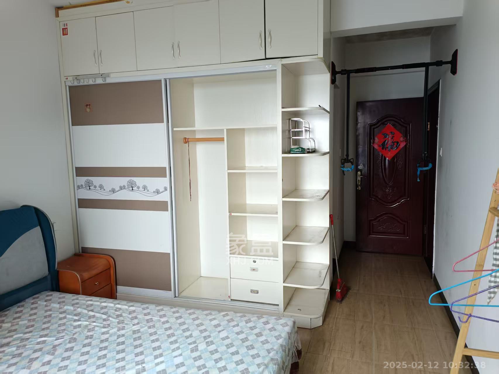 南庭城果  4室2厅2卫   2600.00元/月