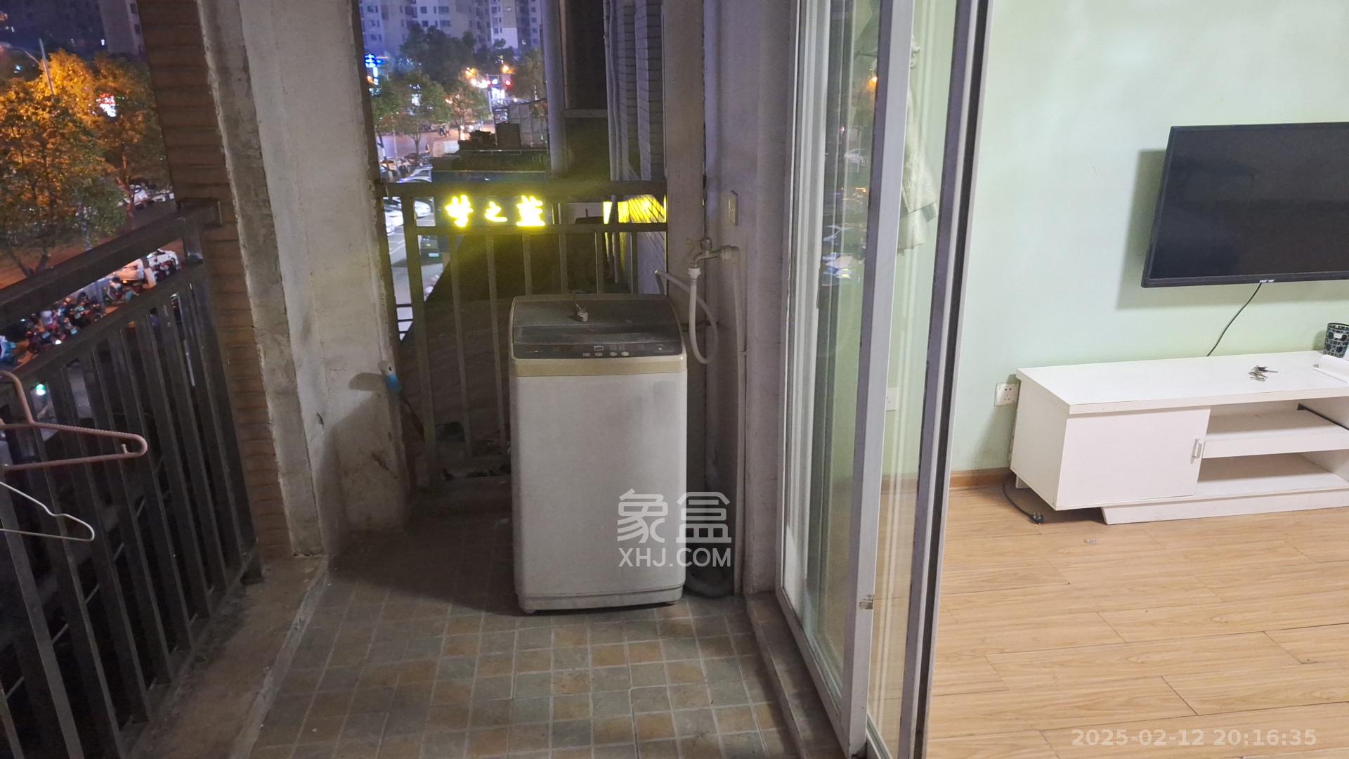 骑龙安置小区  3室2厅2卫   2000.00元/月室内图