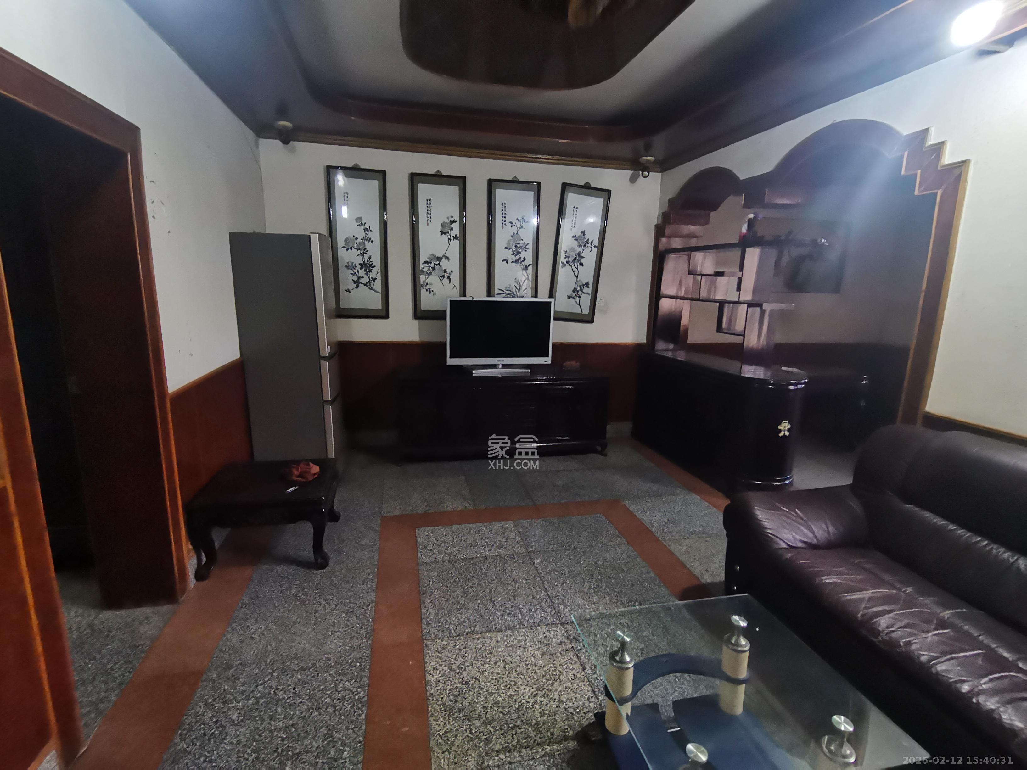 粮油工业公司宿舍(果茶巷一号大院)  3室2厅1卫    1600.0元/月 粮油工业公司宿舍(果茶巷一号大院)  3室2厅1卫    1600.0元/月