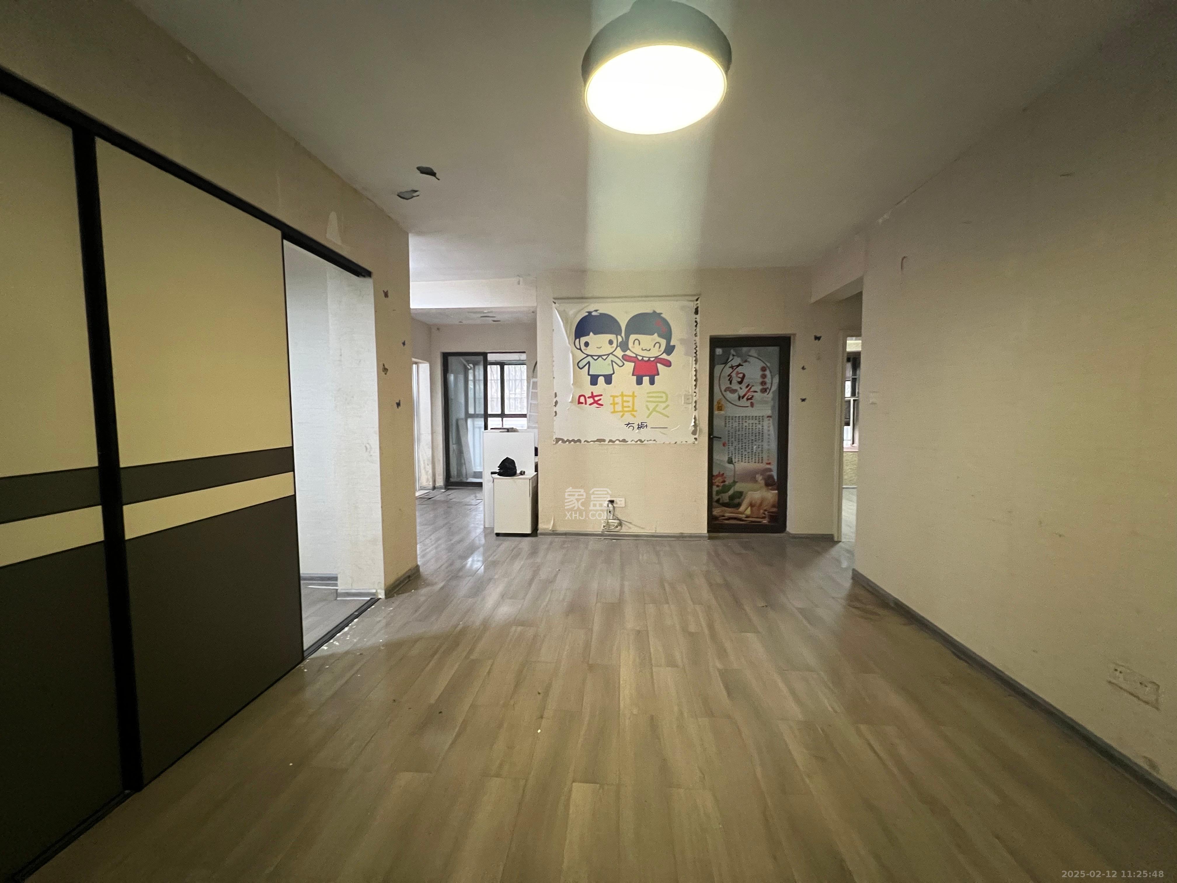 保利麓谷林语F区  4室2厅1卫   2900.00元/月室内图