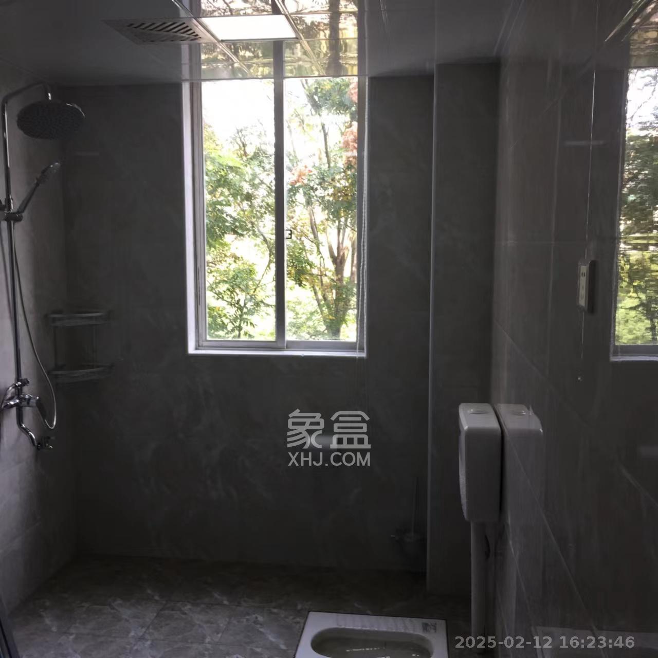 九峰小区（一二三四区）  3室2厅2卫   3500.00元/月室内图