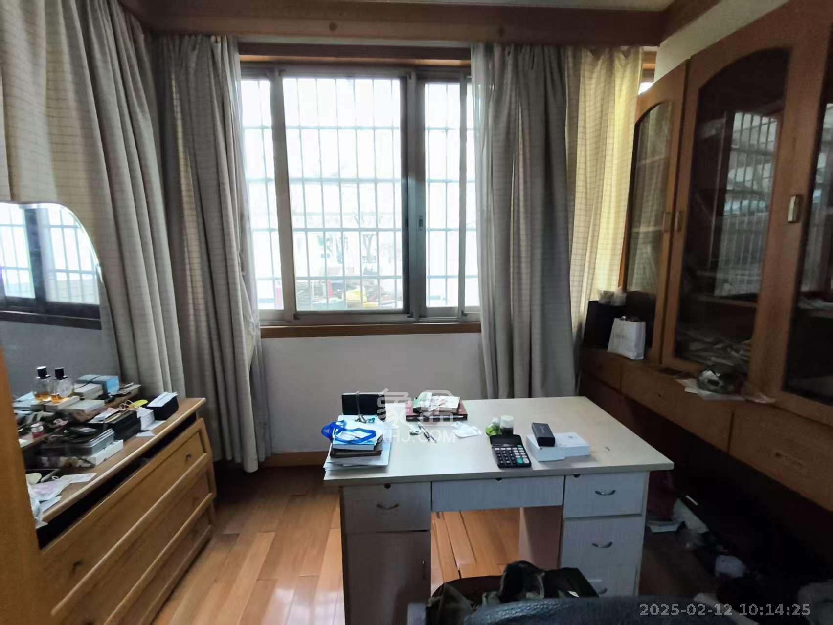 建湘新村  4室2厅2卫   3800.00元/月室内图