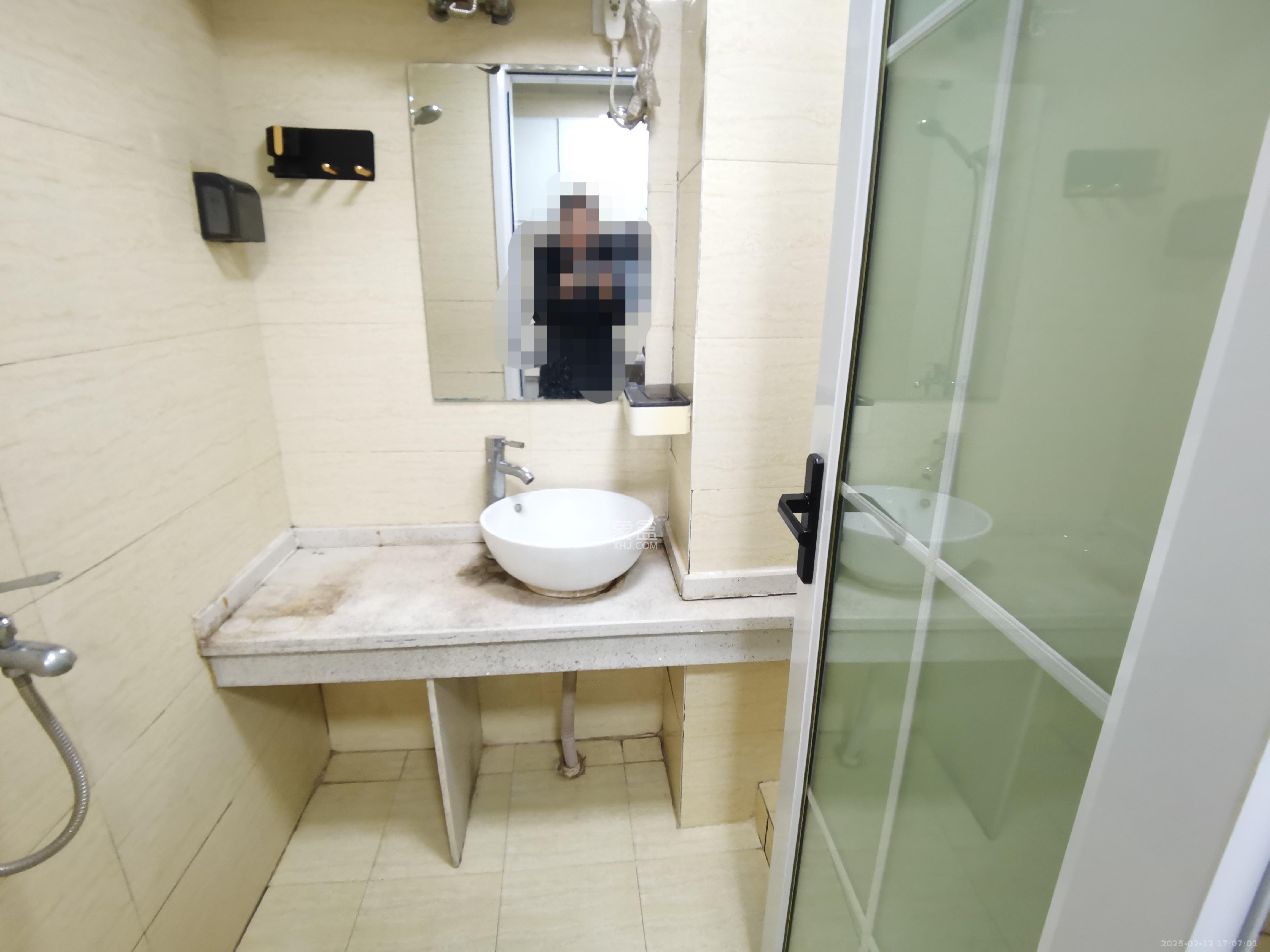 东方芙蓉 1室1厅1卫 1500.0元/月 东方芙蓉 1室1厅1卫 1500.0元/月室内图