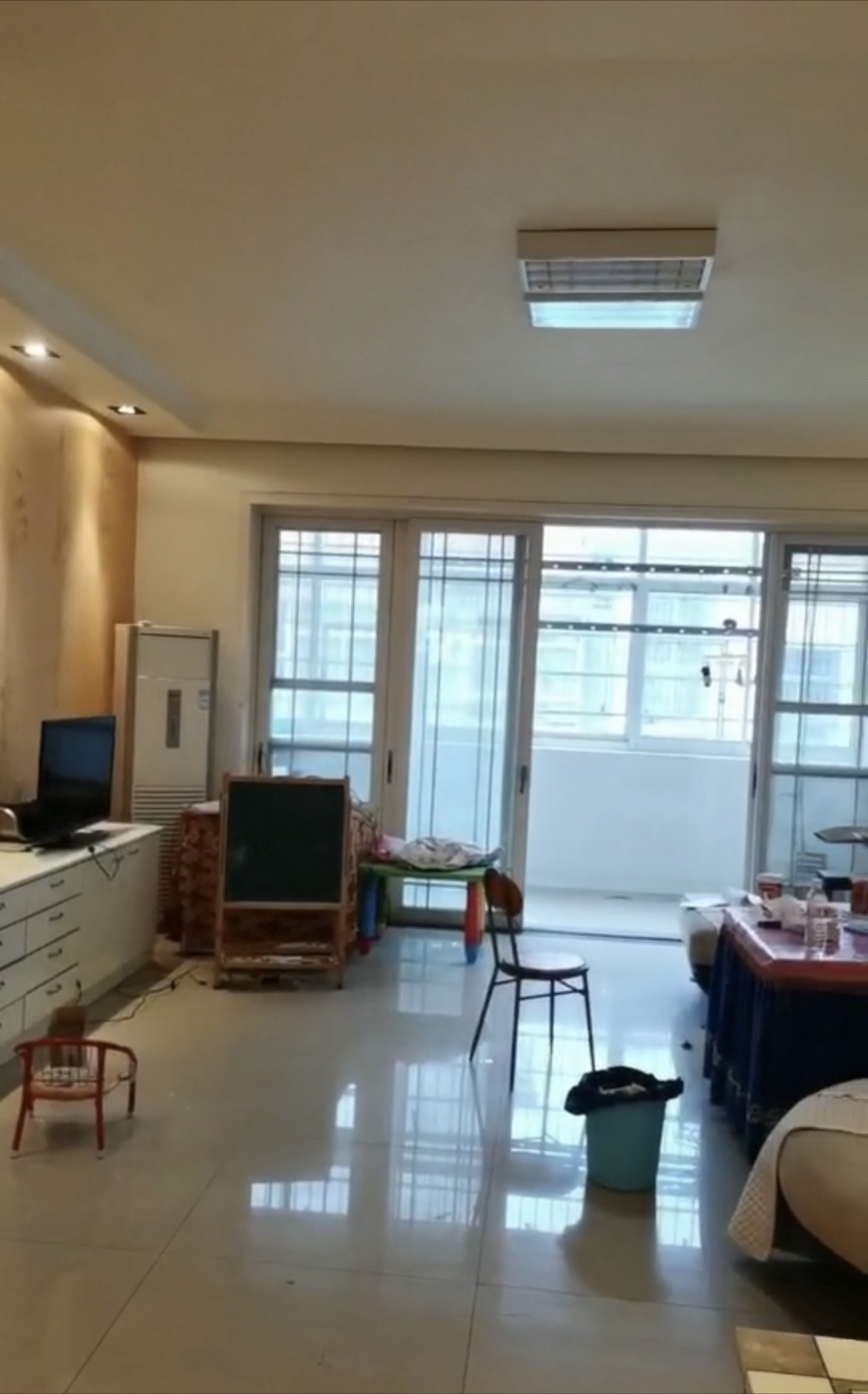 龙泉花园  4室2厅2卫    69.8万 龙泉花园  4室2厅2卫    69.8万客厅