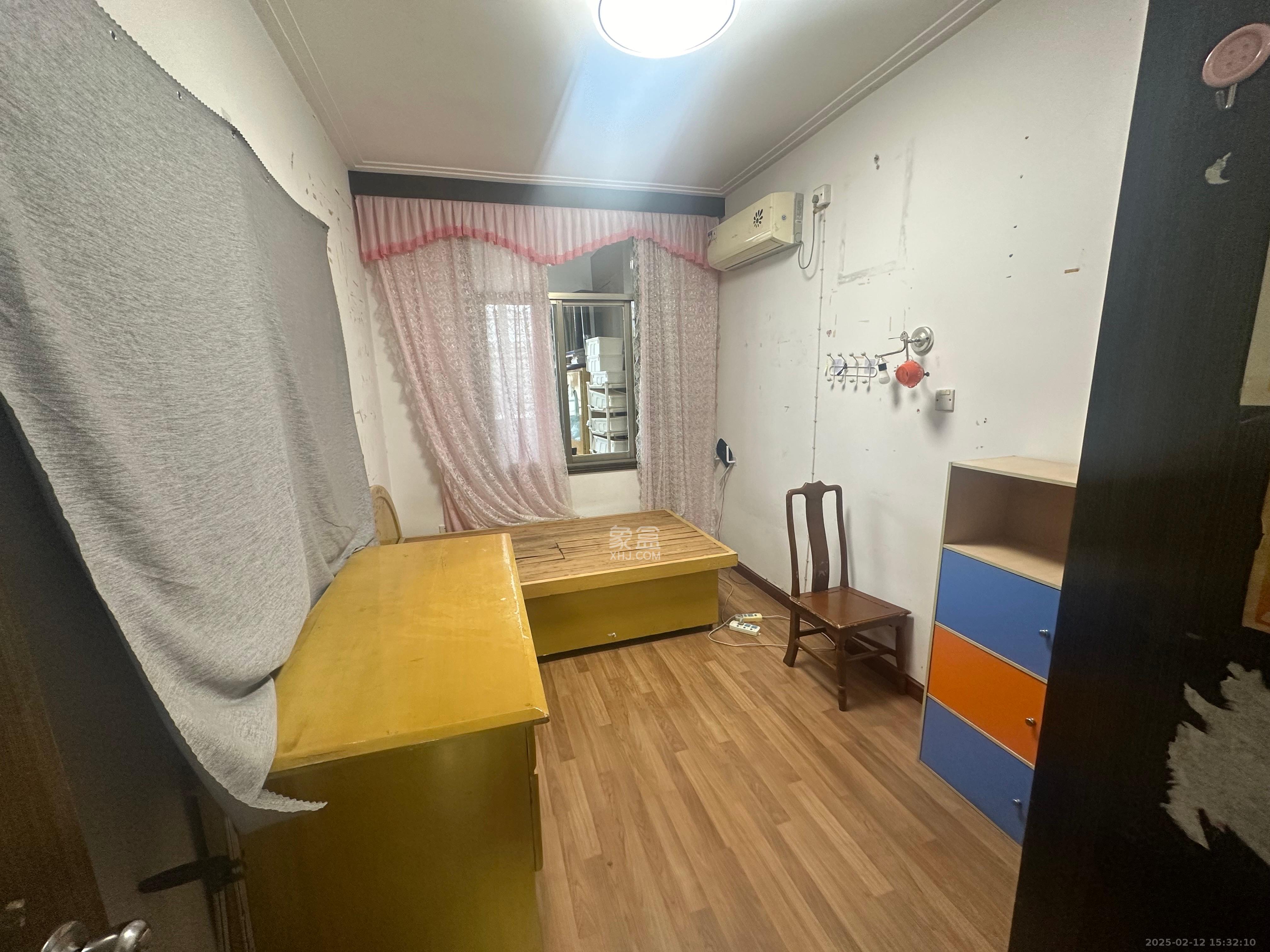 荷塘小区 3室2厅1卫 2800.0元/月 荷塘小区 3室2厅1卫 2800.0元/月室内图