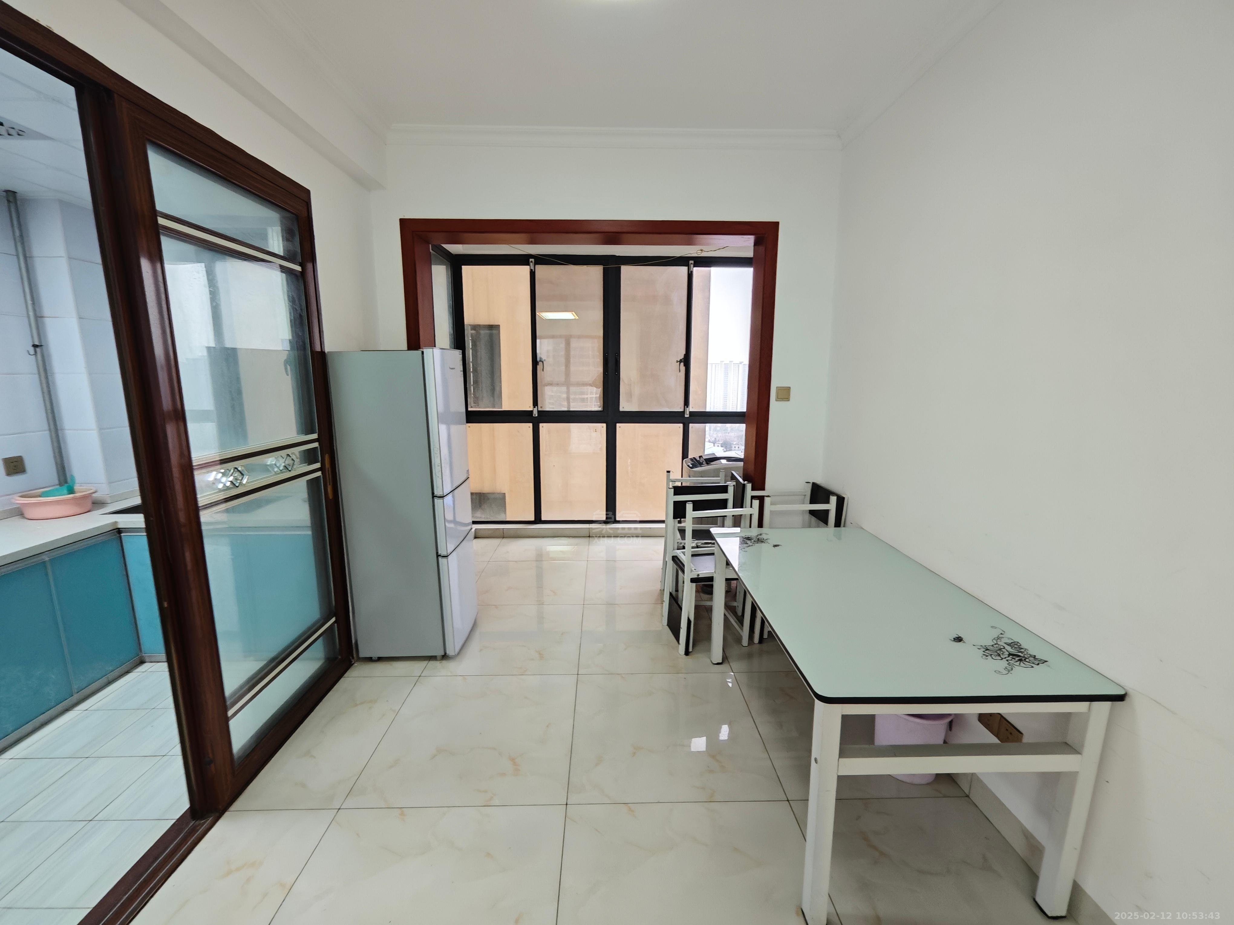 桂花城 3室2厅1卫 1700.0元/月 桂花城 3室2厅1卫 1700.0元/月室内图