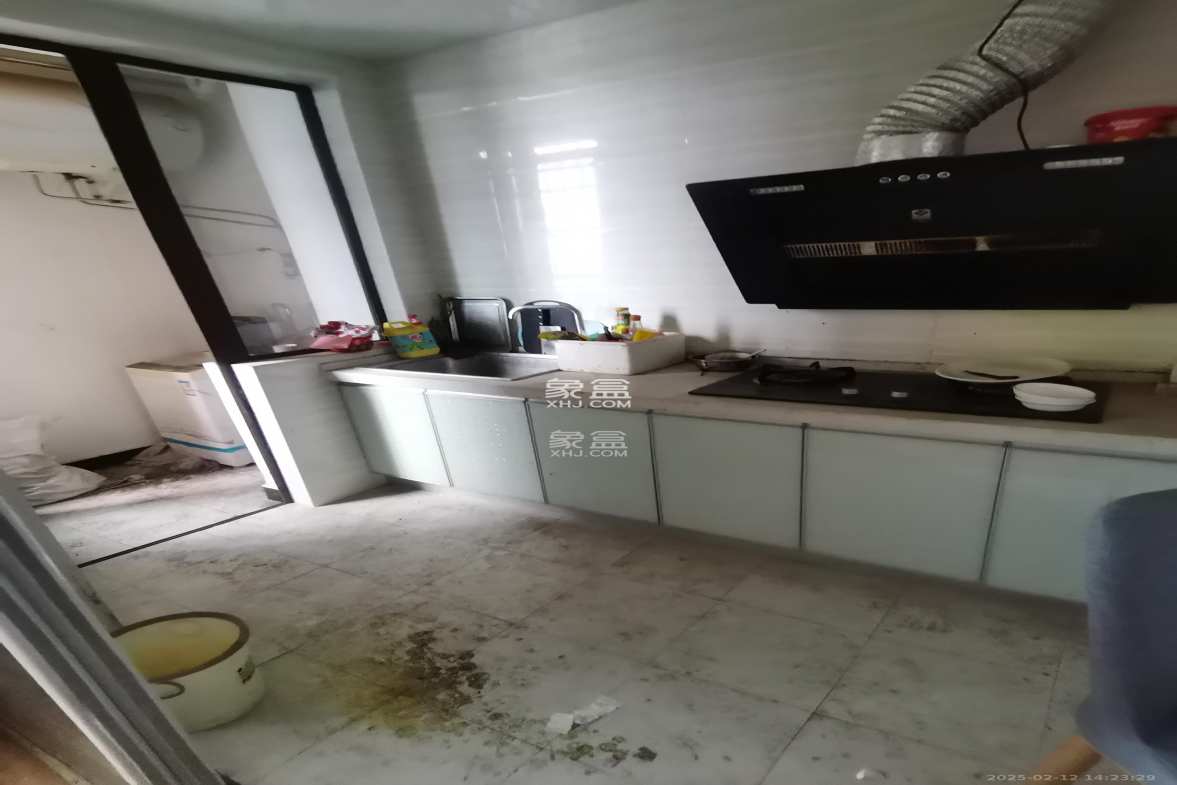 华润置地广场一期  1室2厅1卫    600.0元/月 华润置地广场一期  1室2厅1卫    600.0元/月室内图