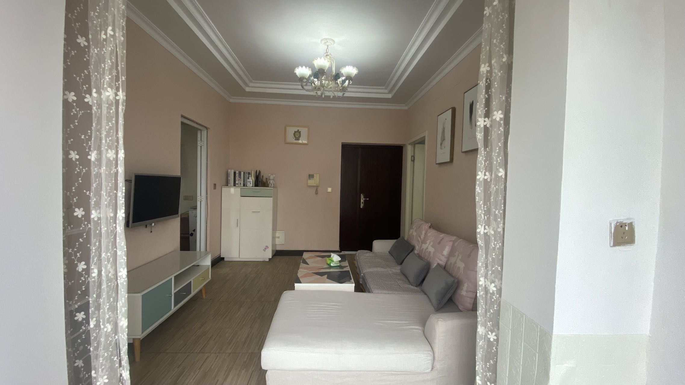 桃花里  1室1厅1卫    1300.0元/月 桃花里  1室1厅1卫    1300.0元/月室内图1