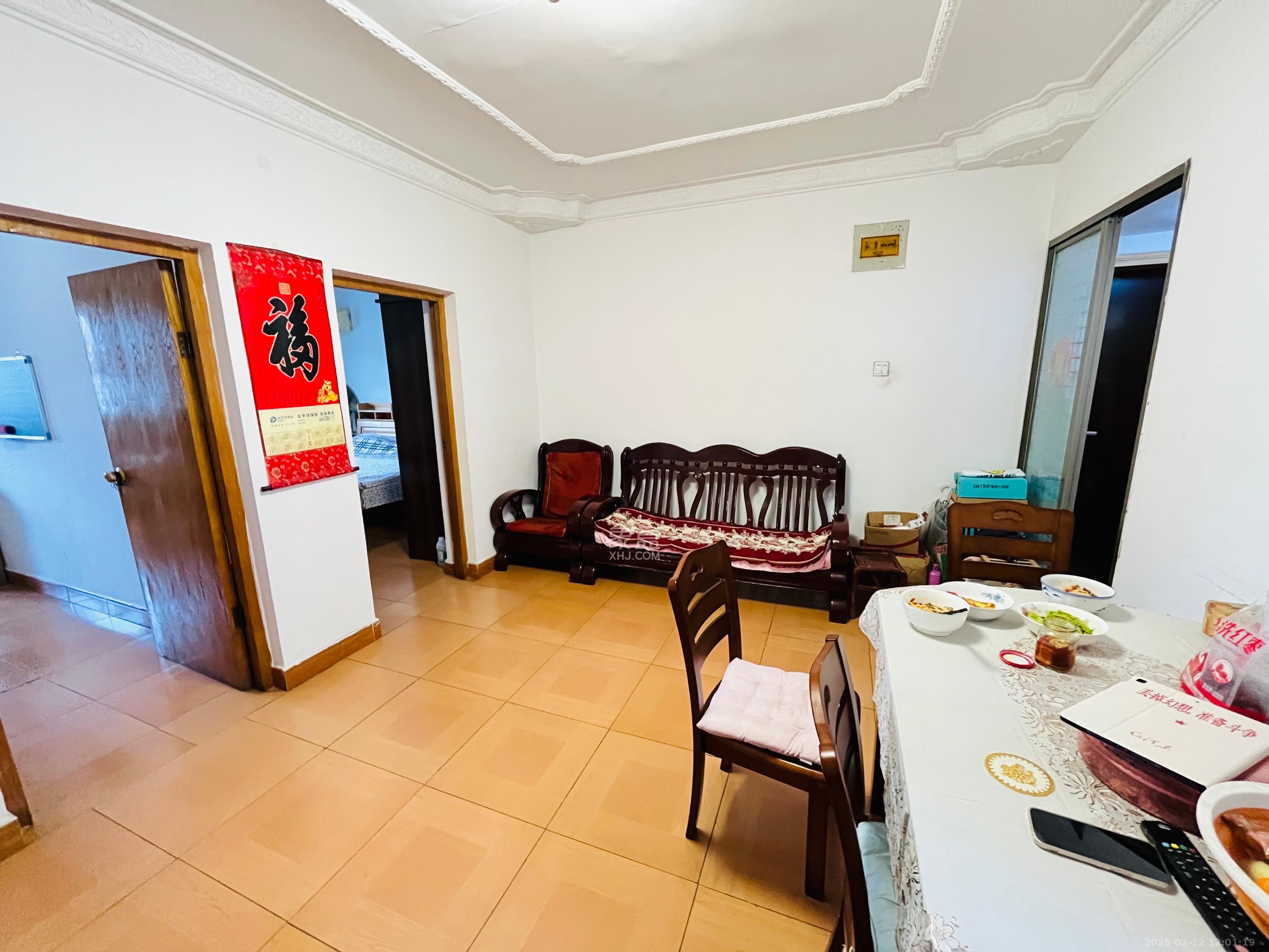 寸木塘 2室1厅1卫 22.8万 寸木塘 2室1厅1卫 22.8万客厅