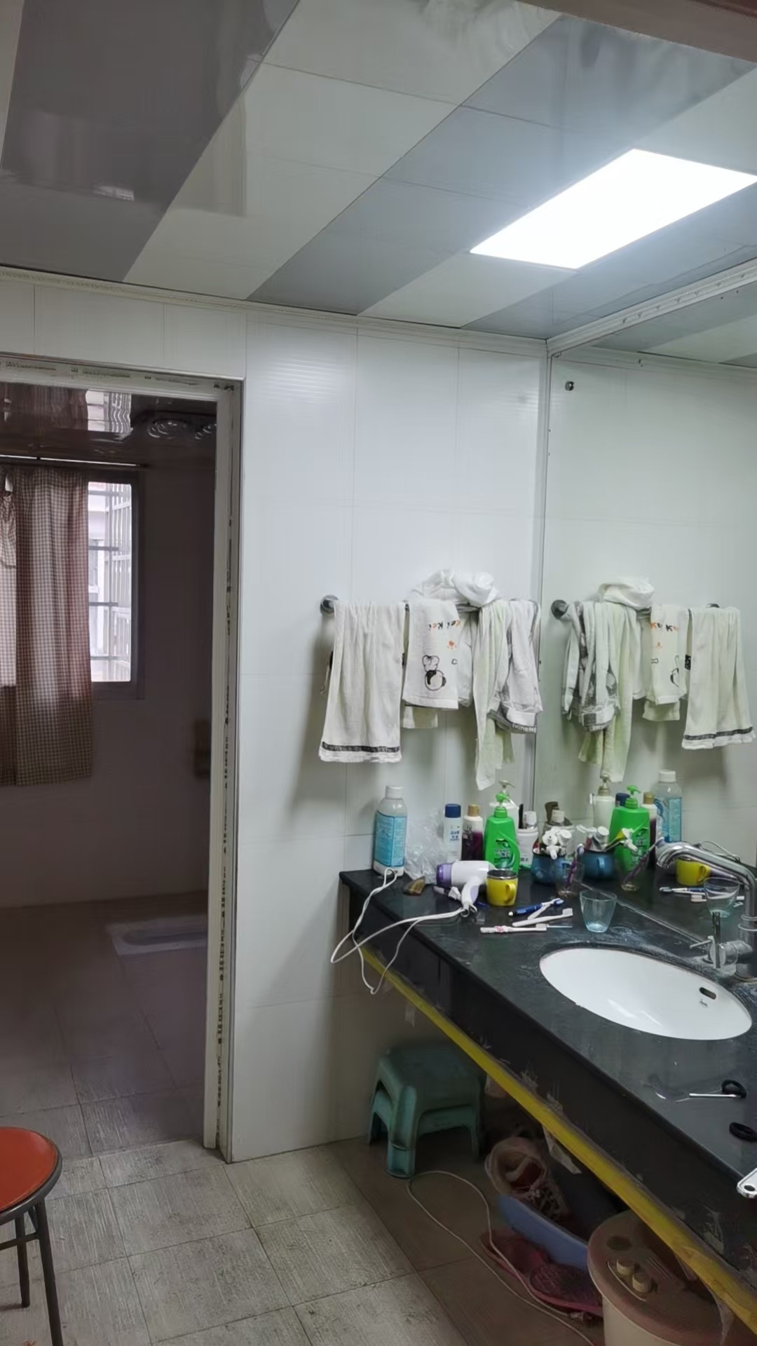 龙泉花园  4室2厅2卫    69.8万 龙泉花园  4室2厅2卫    69.8万客厅